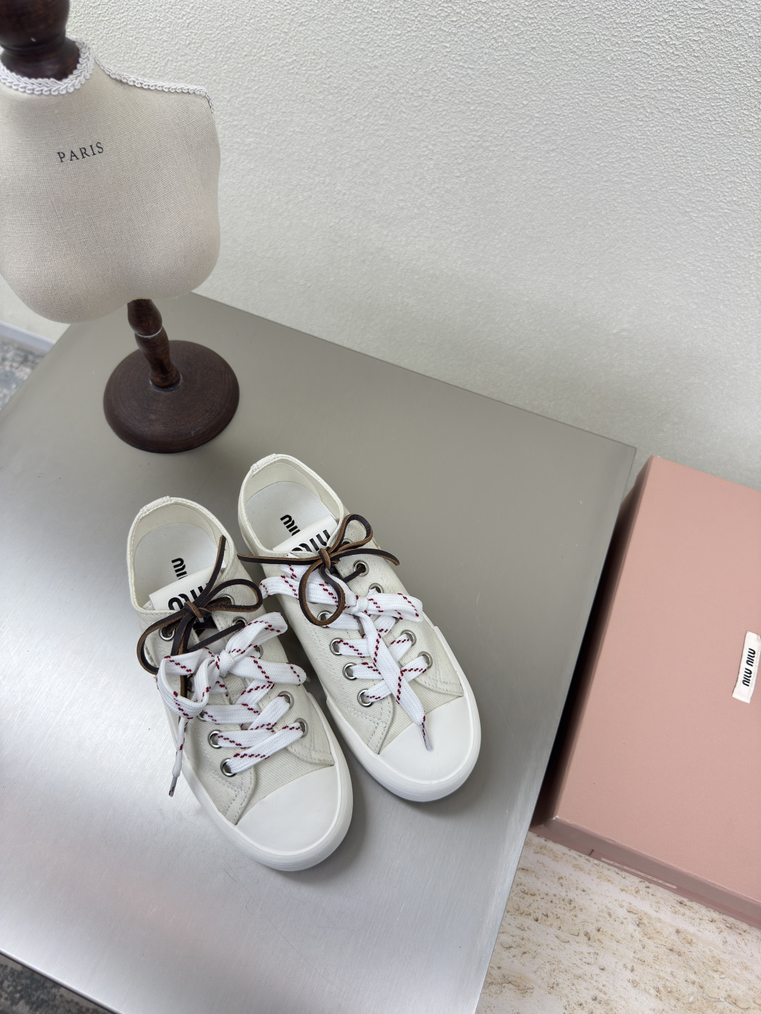 NO:264932,miu'miu canvas skateboard shoes wash canvas side logo pair white flat design series miu'miu classic comfort production original consistent whole-formed outsole high-version fabric wash canvas original consistent uniform design girlish comfort benchmarking version 35 36 37 38 39 40 41 (40 41 customization) configuration original packaging, casual shoes/sports shoes, miumiu, sneakers19860909miu'miu 帆布滑板鞋 洗水帆布 侧面logo 对版 白色 平底设计 系列 miu'miu 经典舒适 制作  原版一致 一体成型大底 高版本  面料洗水帆布   原版一致 对版 设计 少女感 舒适  对标对版 35 36 37 38 39 40 41（40 41 码定制） 配置原版包装,休闲鞋/运动鞋,miumiu,sneakers,Women's Shoes