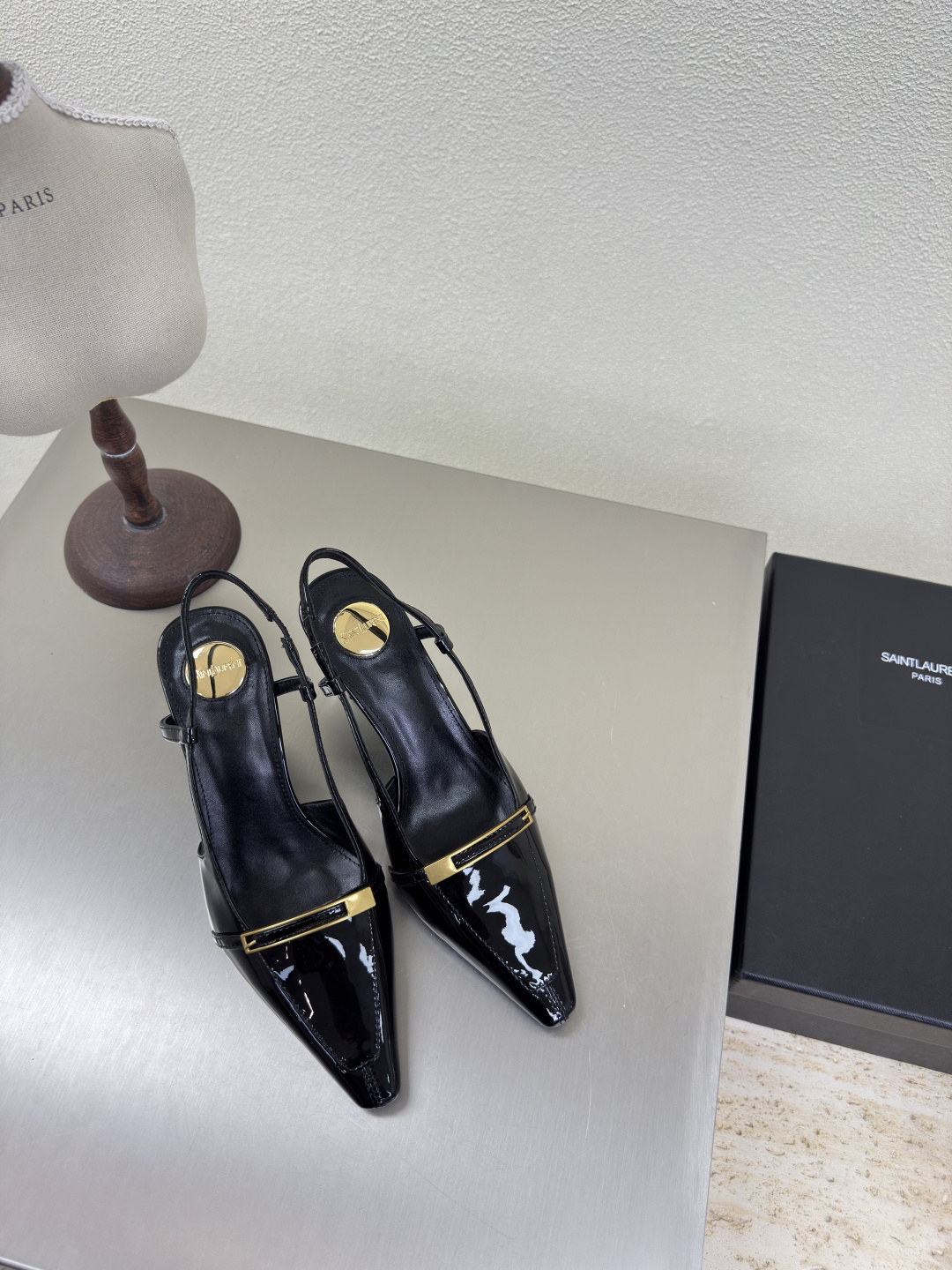 NO:265282,YSL high heels square buckle logo hardware export classic Yvette Saint Laurent logo Black patent leather that understands women's hearts best Poplar forest, beautiful shoes without dead corners, support aura, noble temperament, imported sheepskin lining, fit feet, comfortable, imported Italian leather outsole, size 35 36 37 38 39 40 41 42 (40 41 42 orders) With counter packaging, high heels, sandals, saint laurent, saint laurent, saint laurent, saint laurent, sandals, high heels, sheepskin, Leather soles19860909YSL高跟 方扣 logo 五金 外销经典 Yvette Saint Laurent圣罗兰logo  黑色漆皮最懂女人心的杨树林 无死角的美鞋 撑起气场 气质高贵 进口羊皮内里 贴脚 舒适 意大利进口真皮大底  码数35 36 37 38 39 40 41 42 （40 41 42订） 配专柜包装,高跟鞋凉鞋,saint laurent,saint laurent,saint laurent,sandals,high heels,sheepskin,Leather soles,Women's Shoes