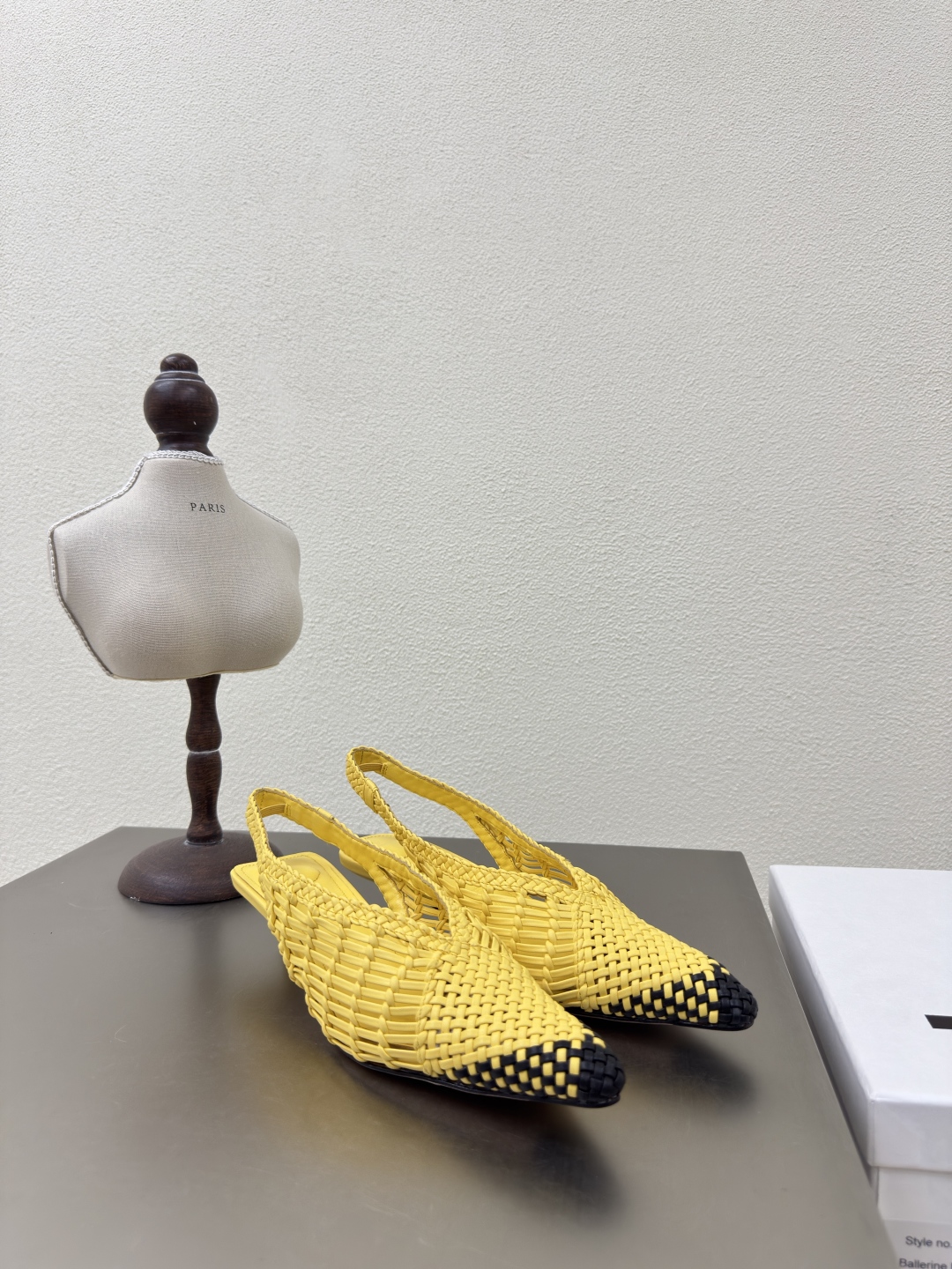 Jacquemus 25s: Hand-Woven Geometric Shoes with Distinctive Personality - 图片 3