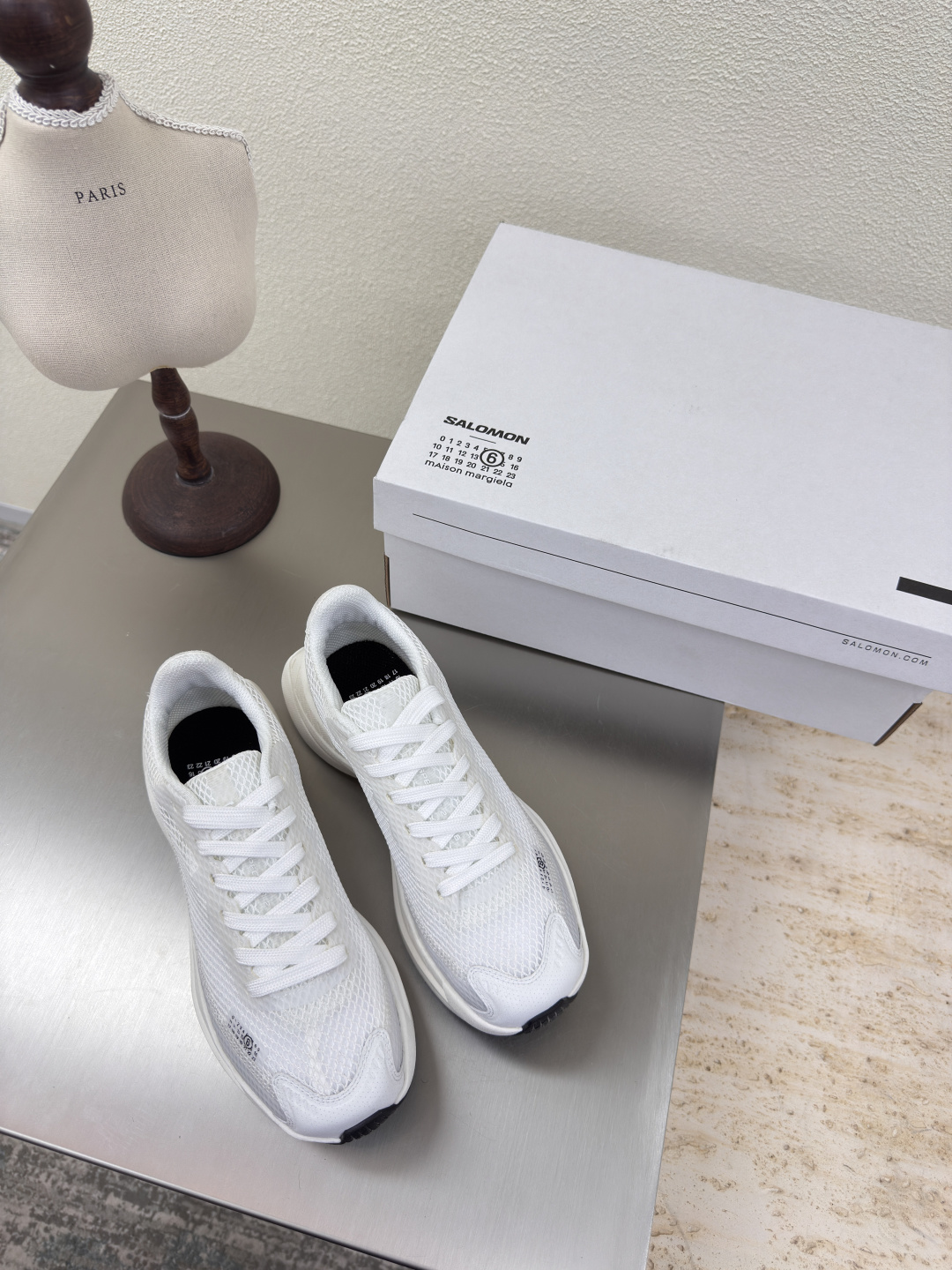 NO:409694,Lightweight series Jogging shoes, thick sole flying weaving, Salomon sports shoes, new products are on sale, white, men's 10 (men's model shipped at the end of the month) Salomon's outfit inspiration is presented with both hands~ Men's and women's model, co-branded sneakers, versatile and breathable, equipped with Salomon's advanced technology, a pair of outdoor outfits or diverse terrain, original consistent craftsmanship, original consistent outsole, outdoor exploration, departure as you like, retro, low saturation, clean out of the door, fight nature, enjoy comfortable wildness, benchmarking, original consistent women's model 35 36 37 38 39 40 (40 customization) Men's model 39 40 41 42 43 44 45 (39 45 customization) Men's model pre-sale at the end of April, casual shoes/sneakers, sneakers19860909轻盈系列 慢跑鞋 厚底飞织 萨洛蒙 运动鞋 新品发售中  白色 男10（男款月底出货） Salomon穿搭灵感双手奉上~ 男女款 联名运动鞋 百搭透气,搭载Salomon先进技术一双搞定多种户外穿搭or多元地形 原版一致工艺 原版一致大底 户外探索 随心出发 一身复古低饱和,干净出门与自然交手,收获惬意野趣 对标对版 原版一致 女款 35 36 37 38 39 40（40定制） 男款 39 40 41 42 43 44 45（39 45 定制）男款4月底预售,休闲鞋/运动鞋,sneakers,Women's Shoes