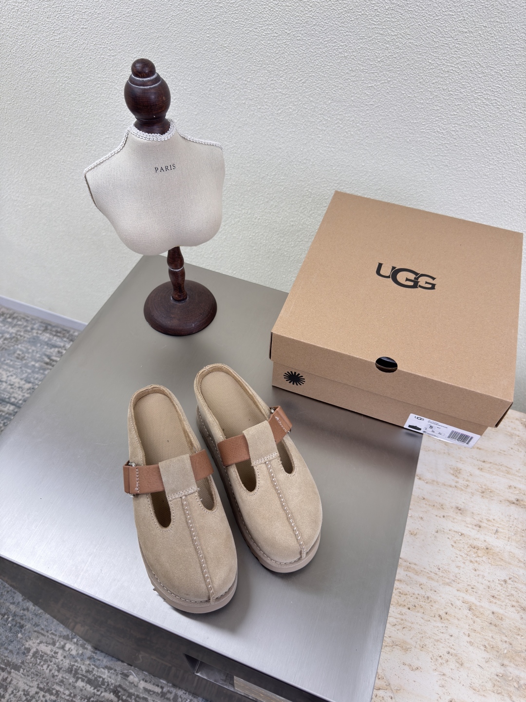 “U.G.S. Cool Shoes: High-Handing Big Bottoms, Comfortable and Stylish Design”