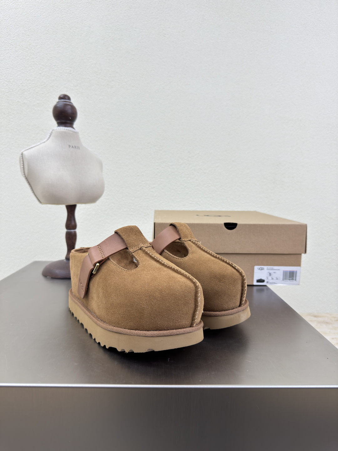 U.G.G. Cool Shoes: High-Heels, Big Bottoms, and Comfortable Design - 图片 3