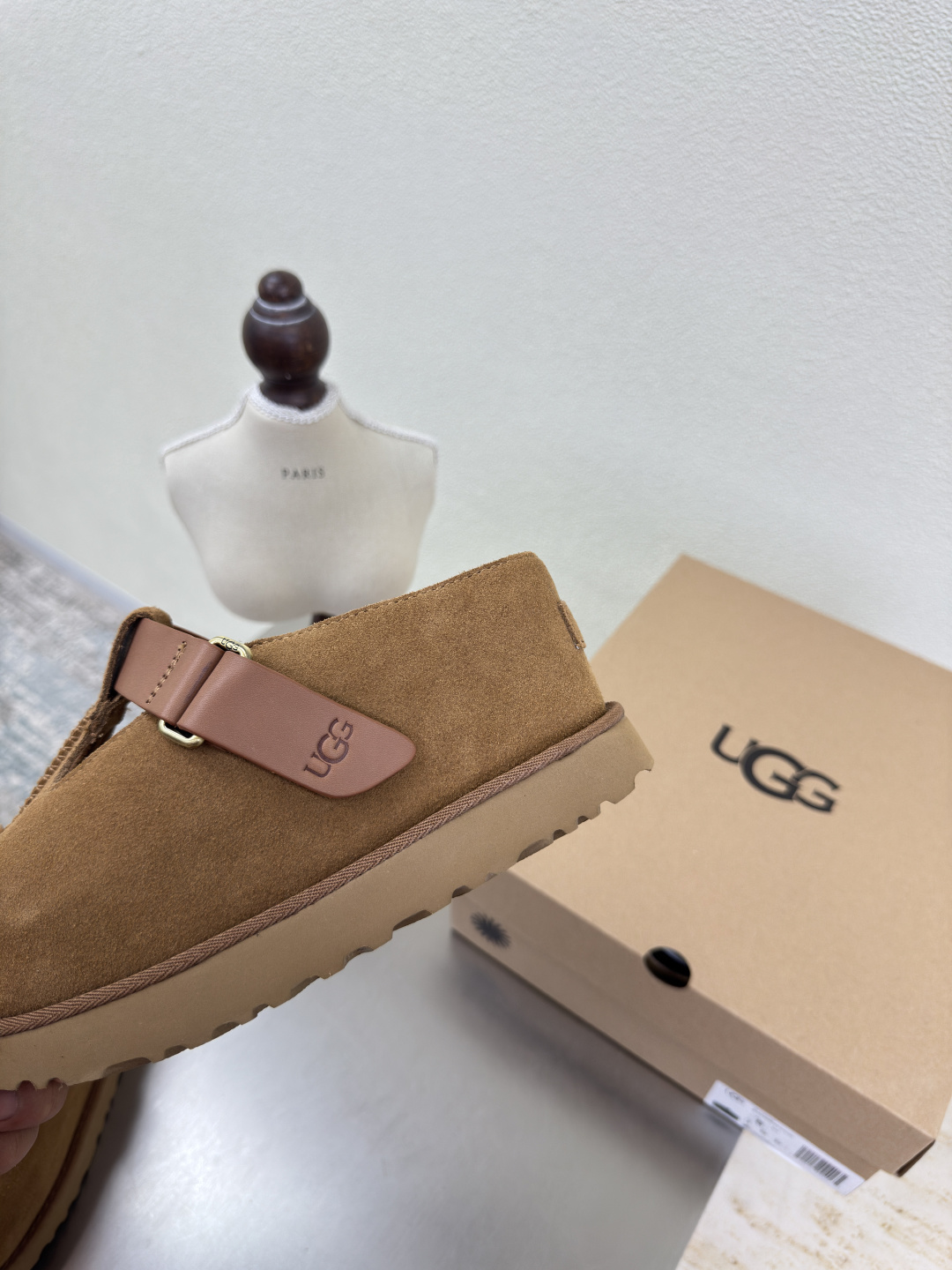 U.G.G. Cool Shoes: High-Heels, Big Bottoms, and Comfortable Design - 图片 8