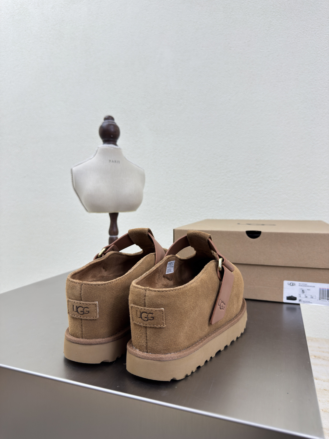 U.G.G. Cool Shoes: High-Heels, Big Bottoms, and Comfortable Design - 图片 5