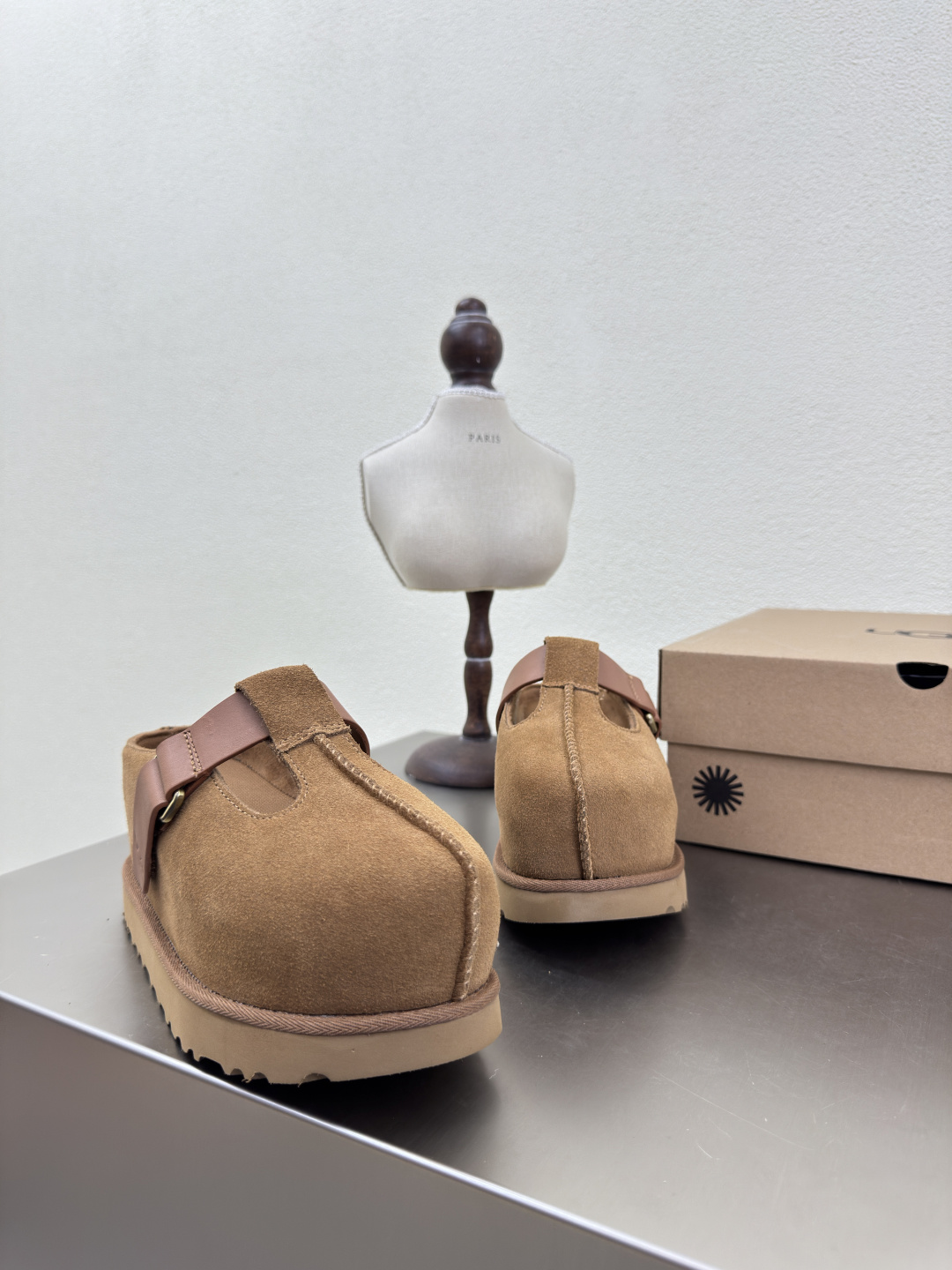 U.G.G. Cool Shoes: High-Heels, Big Bottoms, and Comfortable Design - 图片 9