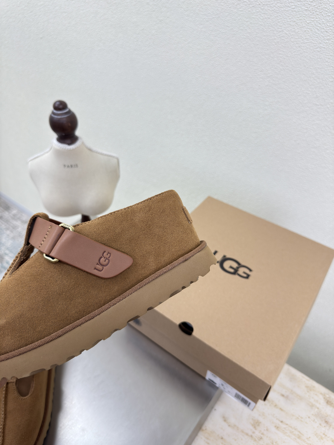 U.G.G. Cool Shoes: High-Heels, Big Bottoms, and Comfortable Design - 图片 4