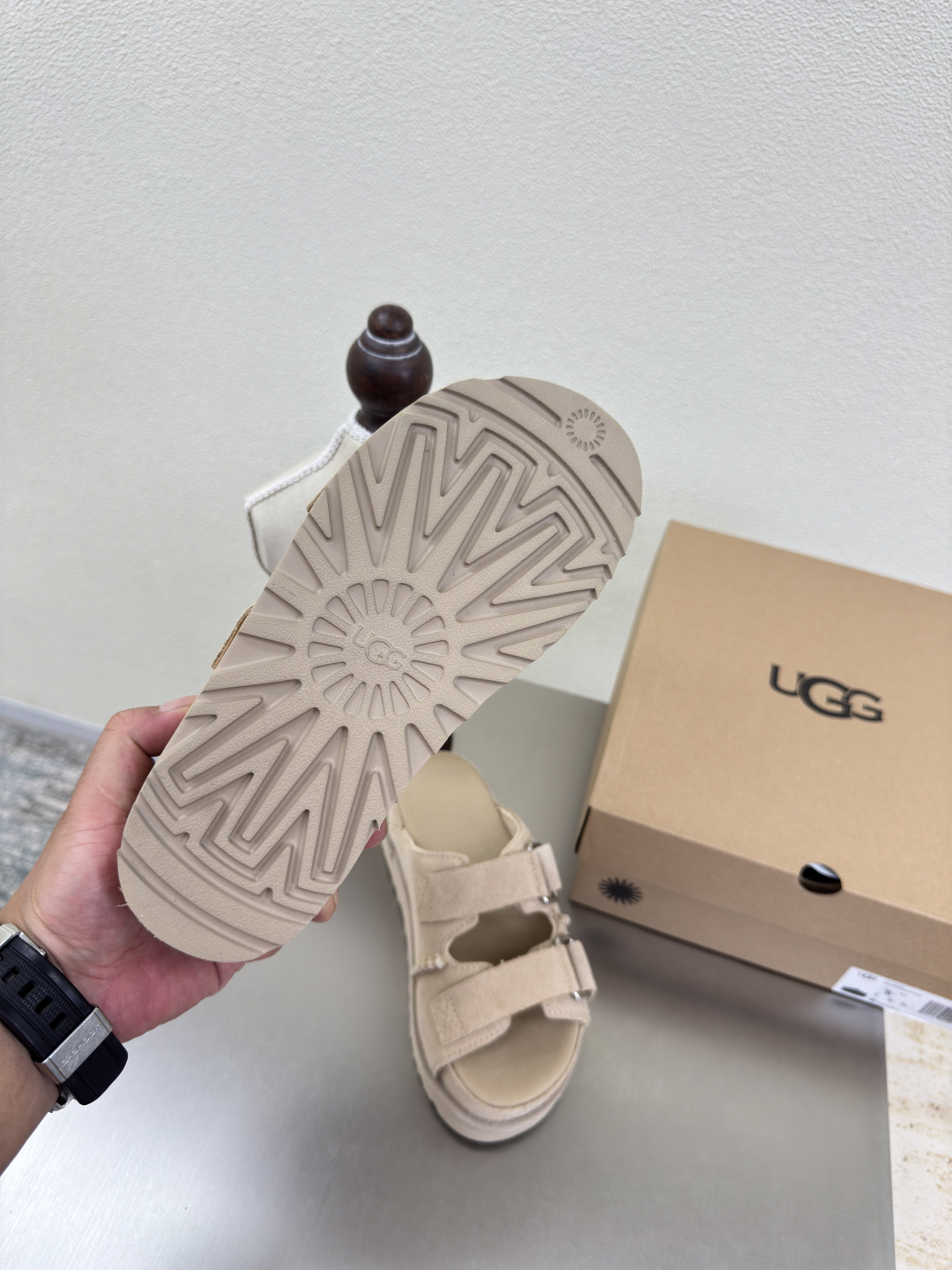 “UGS Sandals: Stylish Comfort with Fun Details for Citywalk” - 图片 7