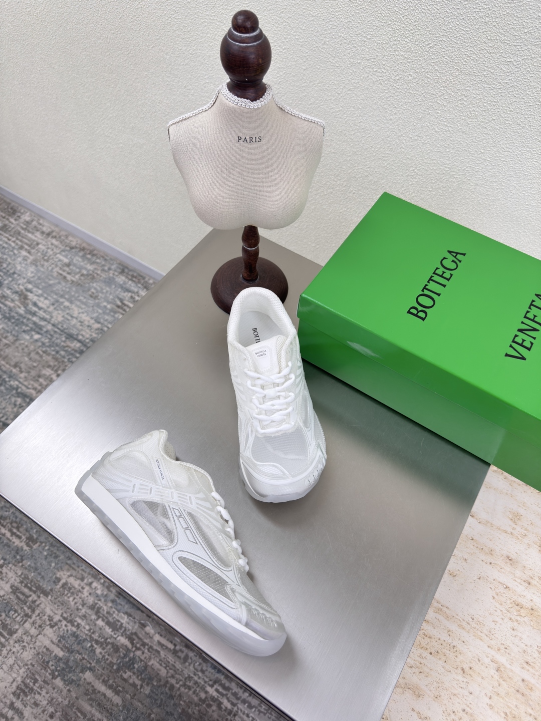 BV Orbit 果冻鞋 王一博 同款 情侣款老爹鞋
Runner运动鞋,采用轻质科技网布面料。
搭配几何图案设计橡胶外底。
透明网 果冻鞋 女款 P370 男款320 王炸系列 高版本
认准套包工艺 深蓝色
实际增高很多哦,还是一样显腿细
非常nice
耐玩耐造
对标对版💯
套包鞋工艺 认准高版本
⭐️大底选用拼色TPU➕吸模工艺 大底
女款 35 36 37 38 39 40 41 (40 41定制)
男款 39 40 41 42 43 44 45。(45码定制)
(可承接客人logo不退换价优)
配置原版包装