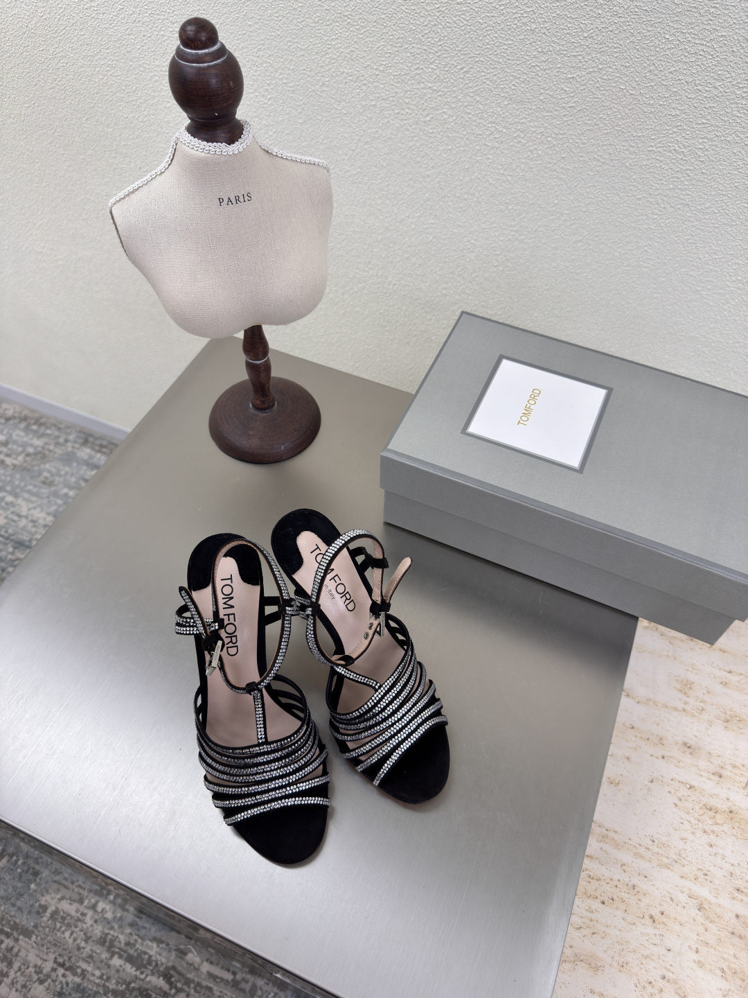 NO:408487,Tom Ford 25ss multi-belt diamond-set high heels Super sexy high heels Super flash present a gentle and shining texture Black Soft foot feels soft and stress-free when wearing it! It is a must-have sexy high heel material for every girl showing noble temperament on the feet Rhinestone inlay craft Italian leather outsole Decorative fasteners are printed with brand logo Size 35 36 37 38 39 40 41 42 (40 41 42 Customized), high heels sandals, tom ford, sandals, high heels, Leather soles19860909Tom Ford 25ss多带镶钻 高跟凉鞋  超性感高跟超闪呈现即温柔又闪耀的质感 黑色 脚感柔软穿上逛街无压力!它是能让每个女孩必备的性感高跟材质上脚尽显高贵气质 水钻镶嵌工艺 意大利真皮大底 装饰扣件都印上品牌标识logo 码数 35 36 37 38 39 40 41 42（40 41 42 定制）,高跟鞋凉鞋,tom ford,sandals,high heels,Leather soles,Women's Shoes