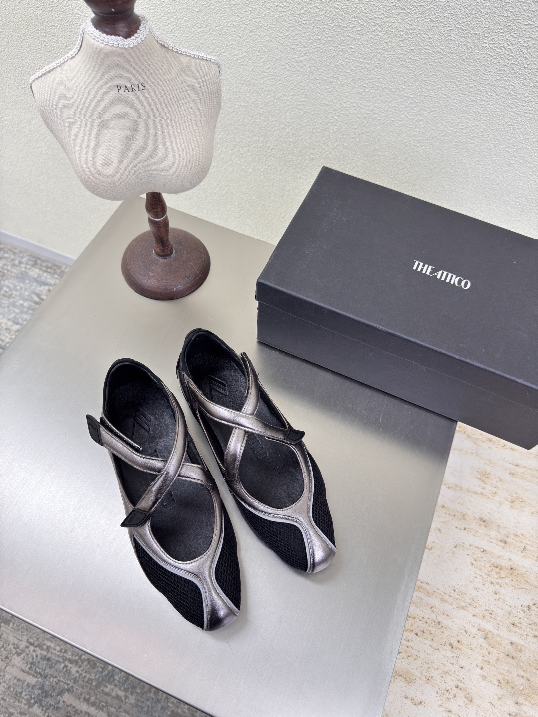 NO:409703,THE ATTICO ballet shoes Italian niche popular silver gray original uniform open mold three-dimensional upper full texture brand classic logo anti-slip sole upper metal leather/beef reverse velvet inner foot pad imported sheepskin inner height 2cm Size 35 36 37 38 39 40 (40 customized), ballet shoes, sheepskin19860909THE ATTICO芭蕾鞋 意大利小众爆款  银灰 原版一致开模立体鞋面 饱满有质感 品牌经典logo防滑大底 鞋面金属皮/牛反绒 内里垫脚进口羊皮 内增高2cm 尺码35 36 37 38 39 40（40定制）,芭蕾舞鞋,sheepskin,Women's Shoes