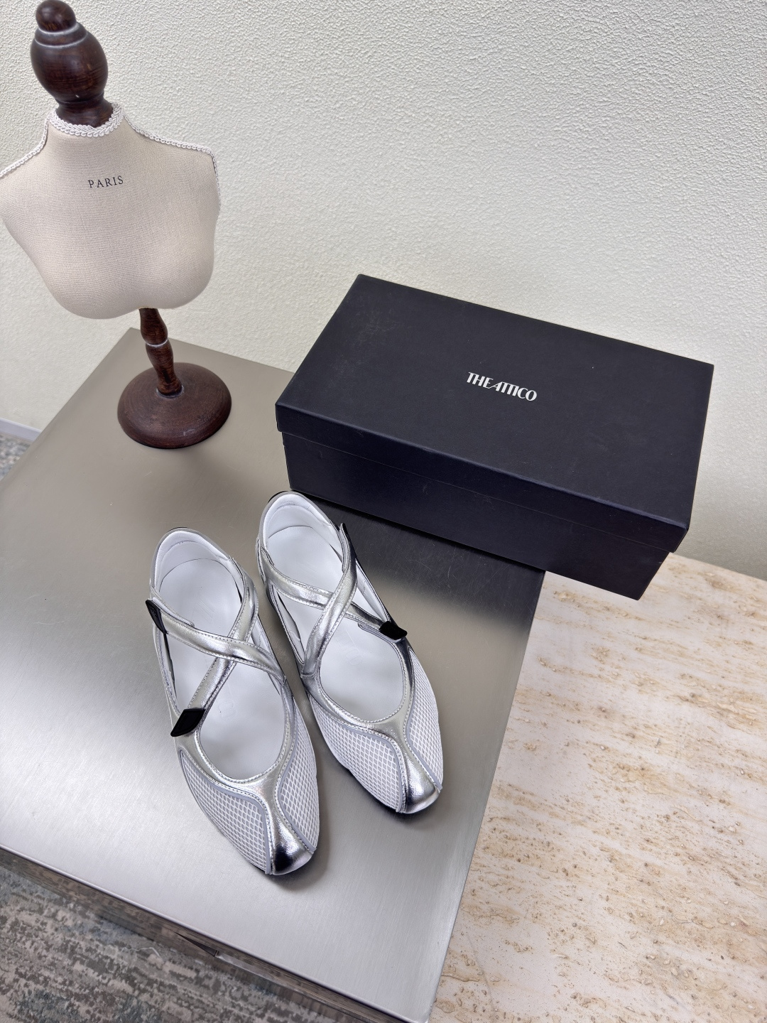 NO:409709,THE ATTICO ballet shoes Italian niche popular silver original uniform open mold three-dimensional upper full texture brand classic logo anti-slip sole upper metal leather/beef reverse velvet inner foot pad imported sheepskin inner height 2cm Size 35 36 37 38 39 40 (40 customized), ballet shoes, sheepskin19860909THE ATTICO芭蕾鞋 意大利小众爆款  银色 原版一致开模立体鞋面 饱满有质感 品牌经典logo防滑大底 鞋面金属皮/牛反绒 内里垫脚进口羊皮 内增高2cm 尺码35 36 37 38 39 40（40定制）,芭蕾舞鞋,sheepskin,Women's Shoes