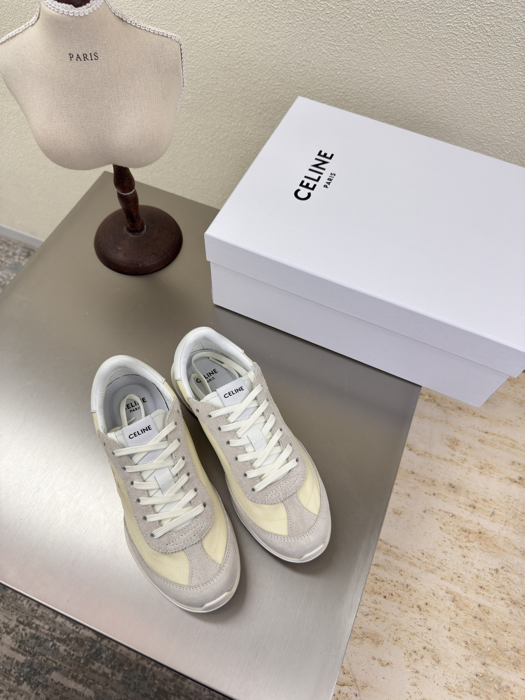 NO:409699,CELINE 25ss early autumn sneakers with airplane box boutique Arc de Triomphe series casual sports shoes Celine Family elements design logo off-white high mercerized beef velvet leather with apricot color original fabric three-dimensional embroidery Arc de Triomphe made of steel stamped calfskin full of three-dimensionality benchmarking and matching version comfortable and high-end inner lambskin original design midsole chooses original consistent version fixed midsole Original consistent molding thick sole Clear three-dimensional Focus on small details Original consistent fabric Configuration original packaging 35 36 37 38 39 40 41 40 41 Customized size Super beautiful Super age-reducing, casual shoes/sports shoes, celine, celine, sneakers, cowhide, sheepskin19860909CELINE 25ss早秋 运动鞋 带飞机盒 精品 凯旋门系列 休闲 运动鞋   赛琳 家族元素设计 logo   米白色高丝光牛反绒皮 搭配杏色 原版织物  立体绣花 凯旋门  钢印压模小牛皮而成  立体感十足 对标对版  舒适高端   内里小羊皮  原版设计 中底选用原版一致 定型中底  原版一致成型厚底 清晰 立体  小细节见大专注  原版一致面料  配置原版包装  35 36 37 38 39 40 41  40 41 码定制 超级美 超级减龄,休闲鞋/运动鞋,celine,celine,sneakers,cowhide,sheepskin,Women's Shoes