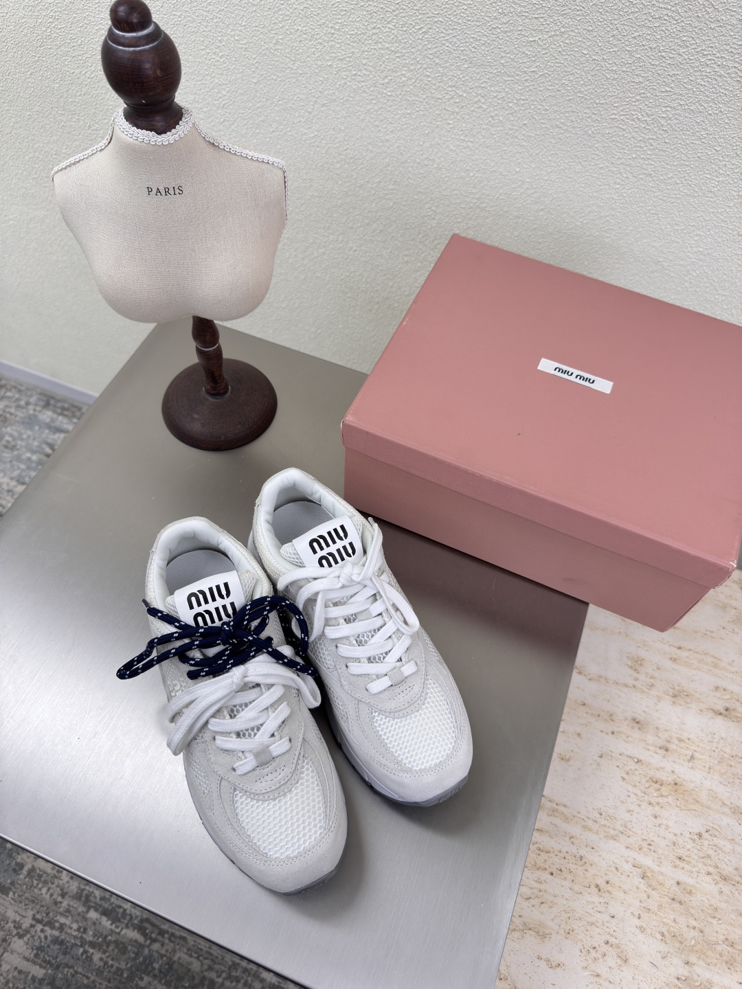 NO:411877,Dad shoes miu'miu comfortable sneakers Cement grey polished color paired thick sole design series miu'miu classic comfort production (airplane box 10) original consistent molded non-slip sole High-version fabric ox reverse velvet breathable net original consistent matching design girlish feeling comfortable benchmarking version 35 36 37 38 39 40 (40 size customization) configuration original packaging, casual shoes/sneakers, miumiu, sneakers19860909老爹鞋 miu'miu 舒适运动鞋 水泥灰擦色 对版 厚底 设计 系列 miu'miu 经典舒适 制作 （飞机盒10） 原版一致 成型防滑大底 高版本  面料 牛反绒皮透气网   原版一致 对版 设计 少女感 舒适  对标对版 35 36 37 38 39 40（40 码定制） 配置原版包装,休闲鞋/运动鞋,miumiu,sneakers,Women's Shoes