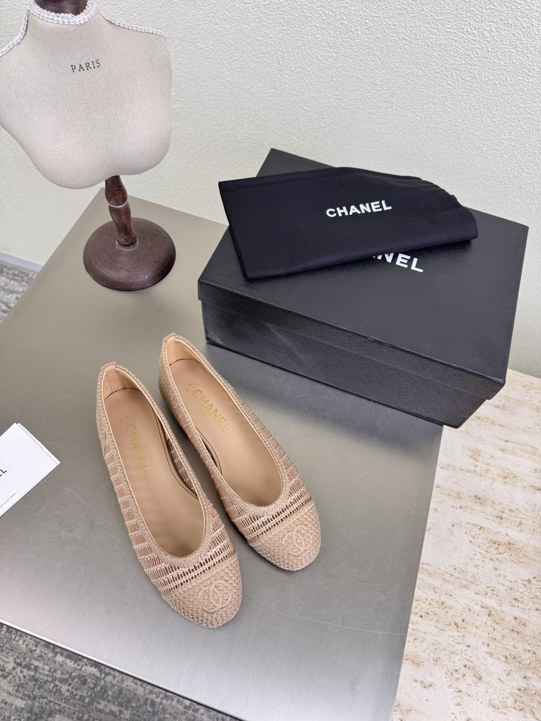 NO:414590,Xiaoxiang Feizhi Hand-woven single shoes Xiaoxiang Flat sole embroidery logo blessing Comfortable and stylish Apricot original material l Full texture Classic round head thick sole design Super comfortable logo clearly visible Elegant Lambskin inner lining clear foot pad logo without tiring feet Printed brand logo benchmarking and matching version Pursuit of quality Original Italian genuine leather outsole Full texture 35 36 37 38 39 40 41 (40 41 customized) Matched with original packaging, single shoes, sheepskin, Leather soles19860909小香 飞织 手工编织单鞋 小香 平底  刺绣 logo 加持 舒适有范 杏色 原版材质 l 质感满满 经典圆头厚底设计 超舒适   logo清晰可见  优雅 内里选用小羊皮内里 垫脚logo清晰  不累脚 钢印品牌logo 对标对版 追求品质 原版意大利 真皮大底 质感满满  35 36 37 38 39 40 41（40 41 定制） 搭配原版包装,单鞋,sheepskin,Leather soles,Women's Shoes