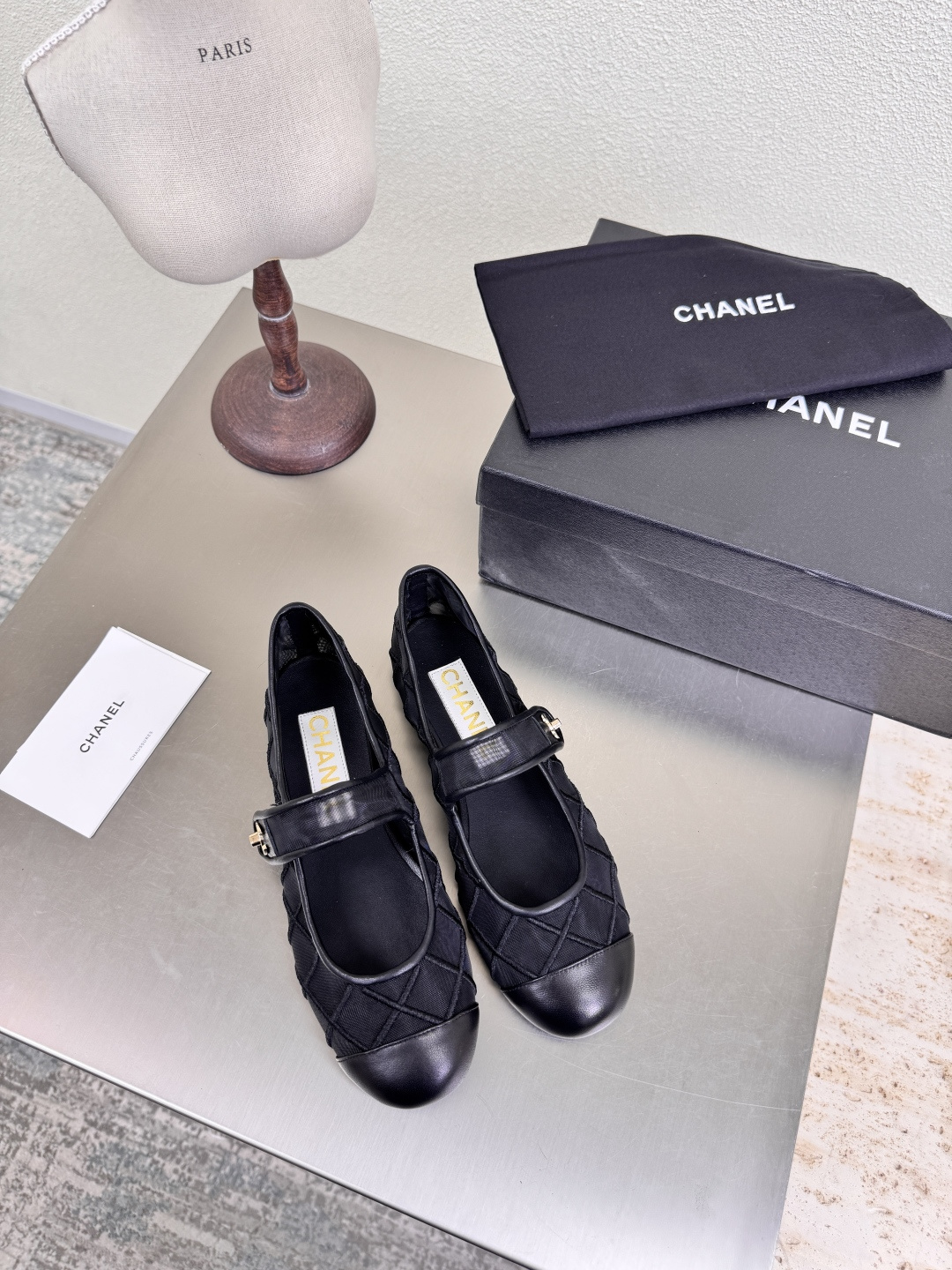 NO:414605,Three-dimensional embroidery, breathable mesh, single shoes, small fragrance, flat sole, three-dimensional embroidery, logo, blessed, comfortable and stylish, black, original material, full of texture, classic round head, thick sole design, super comfortable, logo is clearly visible, elegant, lambskin inner lining, clear foot pad logo, no tiring feet, steel brand logo, benchmarking, pursuit of quality, original Italian, genuine leather outsole, full of texture 35 36 37 38 39 40 41 (40 41 customized) Matched with original packaging, single shoes, sheepskin, Leather soles19860909立体绣花 透气网面 单鞋 小香 平底  立体刺绣 logo 加持 舒适有范 黑色 原版材质 l 质感满满 经典圆头厚底设计 超舒适   logo清晰可见  优雅 内里选用小羊皮内里 垫脚logo清晰  不累脚 钢印品牌logo 对标对版 追求品质 原版意大利 真皮大底 质感满满  35 36 37 38 39 40 41（40 41 定制） 搭配原版包装,单鞋,sheepskin,Leather soles,Women's Shoes