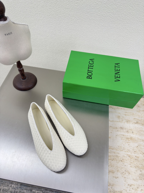 Bottega Veneta Rosa White Woven Ballet Flats, Handmade, Soft Leather, Comfortable 1 Bottega Veneta Rosa White Woven Ballet Flats, Handmade, Soft Leather, Comfortable