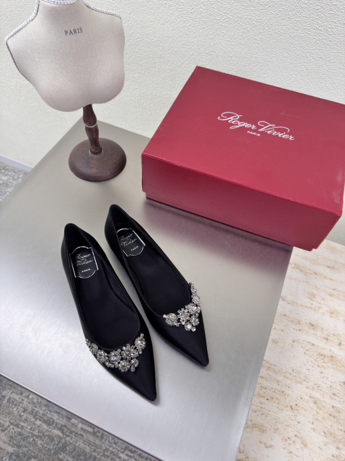 Roger Vivier Women's Pointed-Toe Black Flats with Floral Crystal Buckle 1 Roger Vivier Women's Pointed-Toe Black Flats with Floral Crystal Buckle