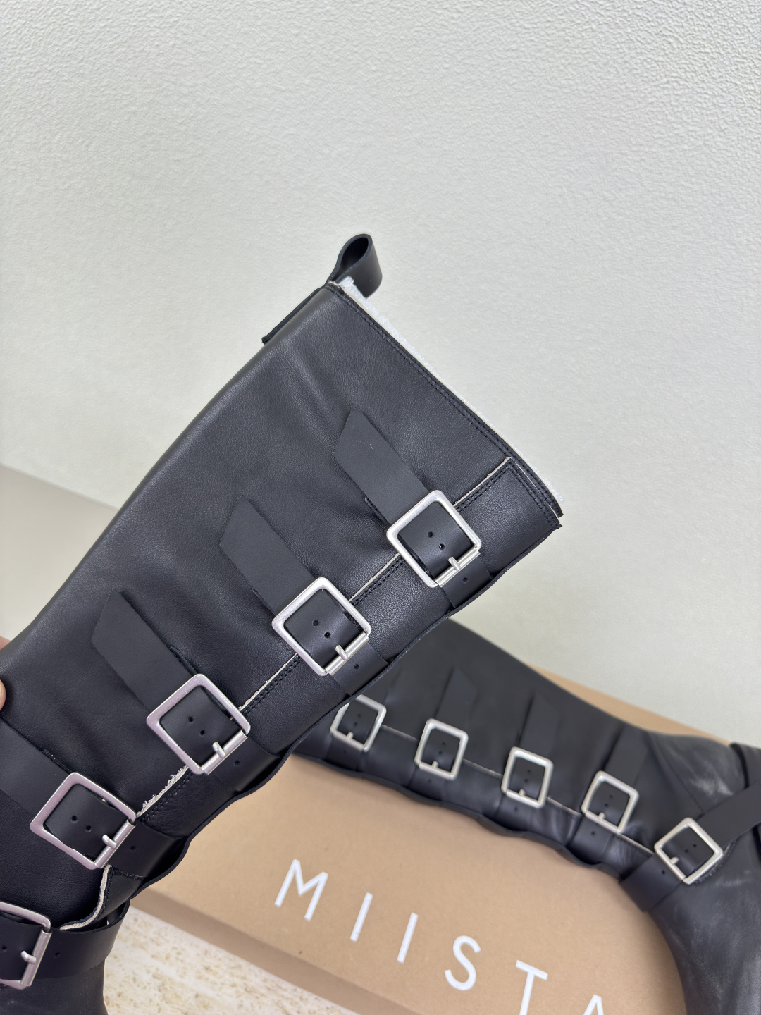 Miista Italy: New High-End Black Plant Shoes, Original Design for Outdoor Exploration. - 图片 8