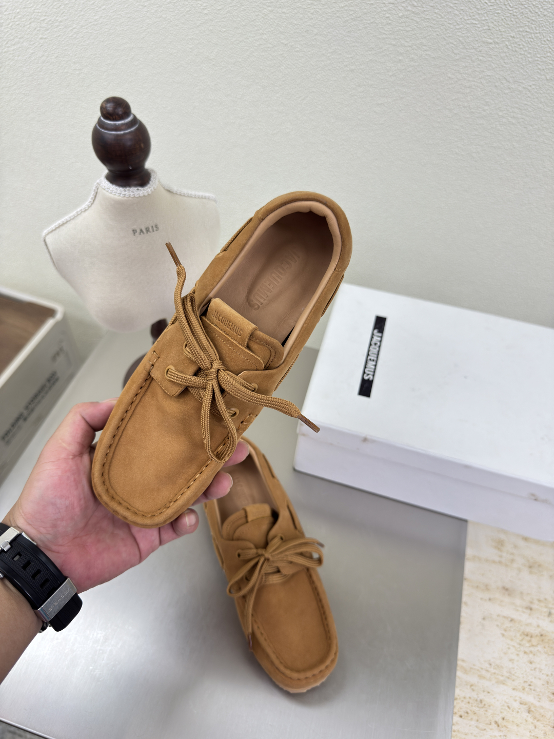 Stylish and Comfortable Jacquemus Butterfly Sandals in Brown for Lazy Days - 图片 4