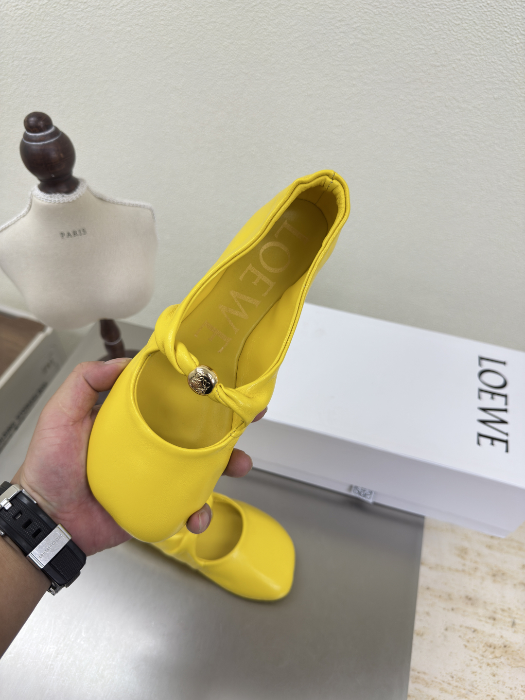 Loewe Mary Jane Shoes: Luxurious Lambskin Beauty in Lemon Yellow - 图片 9