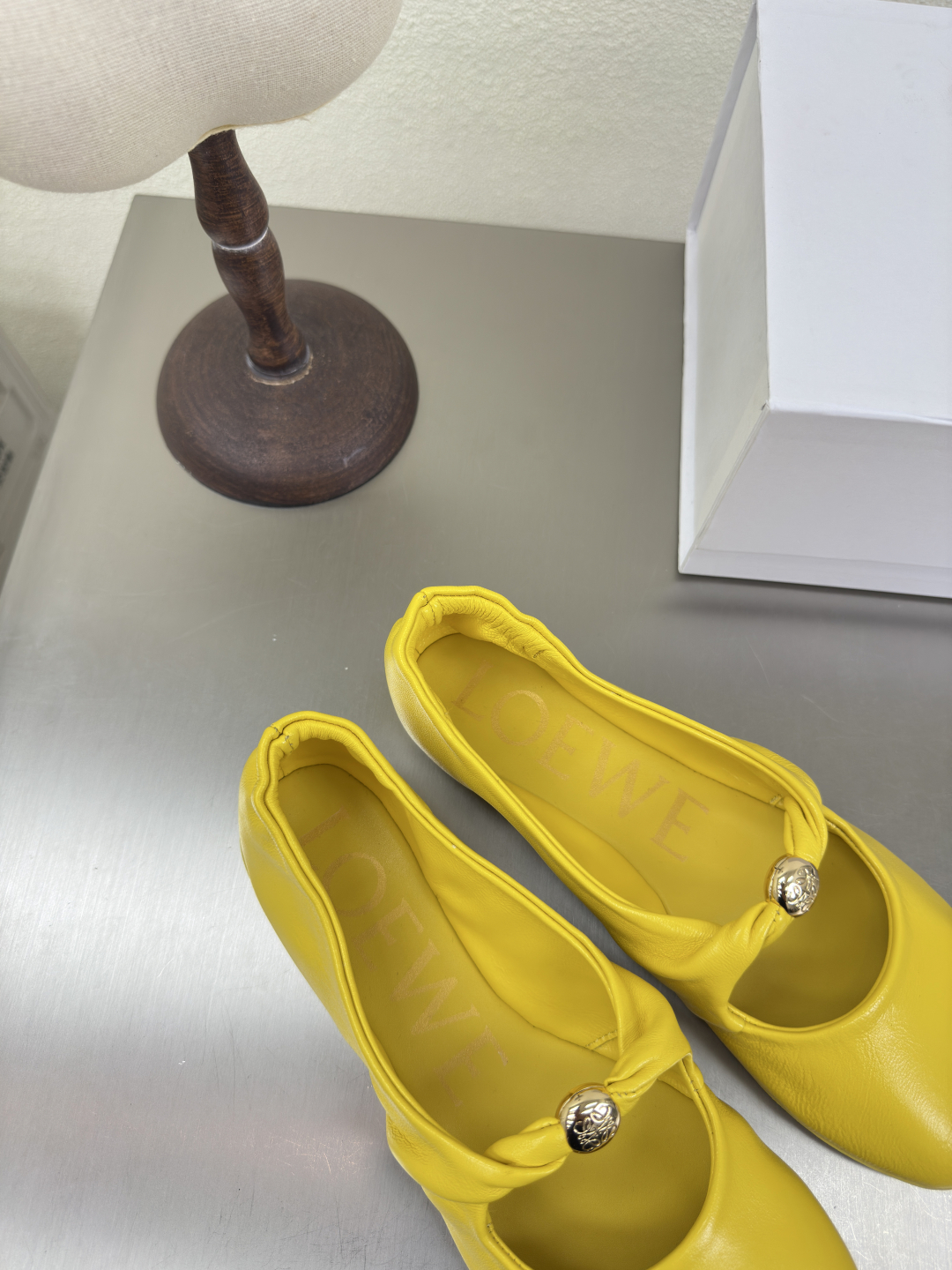 Loewe Mary Jane Shoes: Luxurious Lambskin Beauty in Lemon Yellow - 图片 2