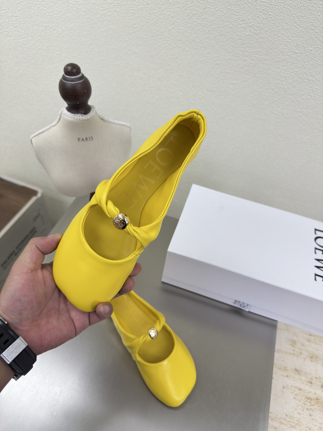 Loewe Mary Jane Shoes: Luxurious Lambskin Beauty in Lemon Yellow - 图片 4
