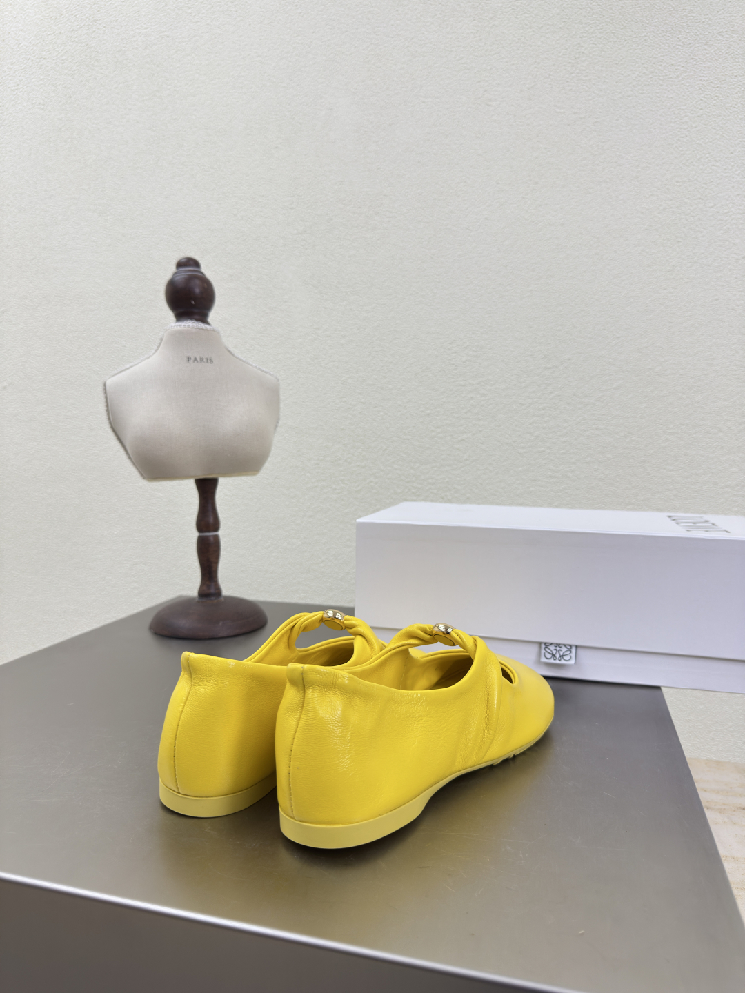 Loewe Mary Jane Shoes: Luxurious Lambskin Beauty in Lemon Yellow - 图片 7