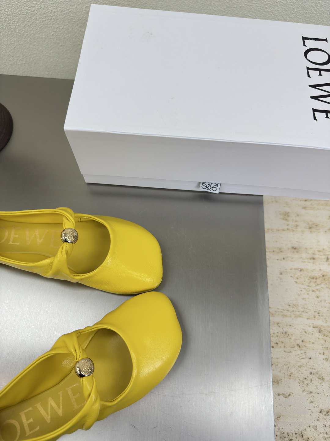 Loewe Mary Jane Shoes: Luxurious Lambskin Beauty in Lemon Yellow - 图片 8