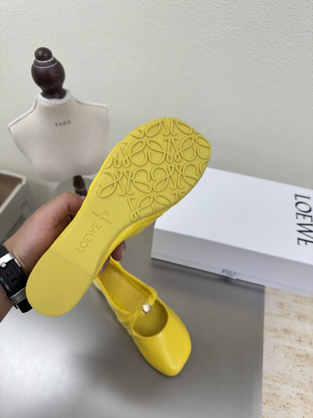 Loewe Mary Jane Shoes: Luxurious Lambskin Beauty in Lemon Yellow - 图片 5