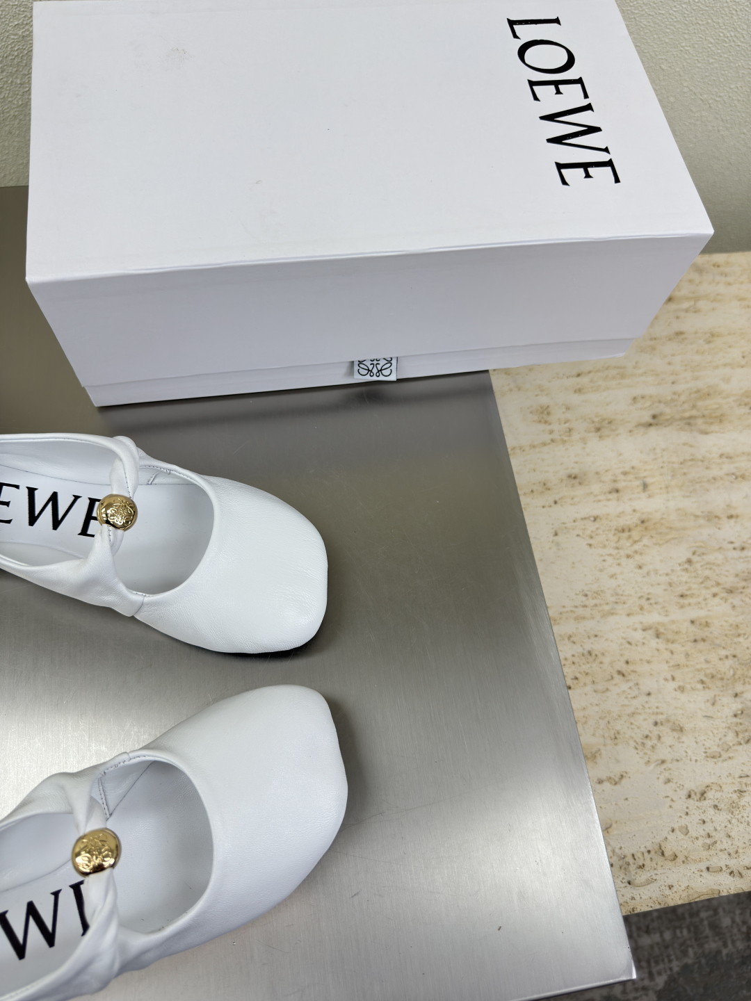 Loewe Mary Jane Shoes: Luxurious Lambskin Beauty for Fall Fashion - 图片 7