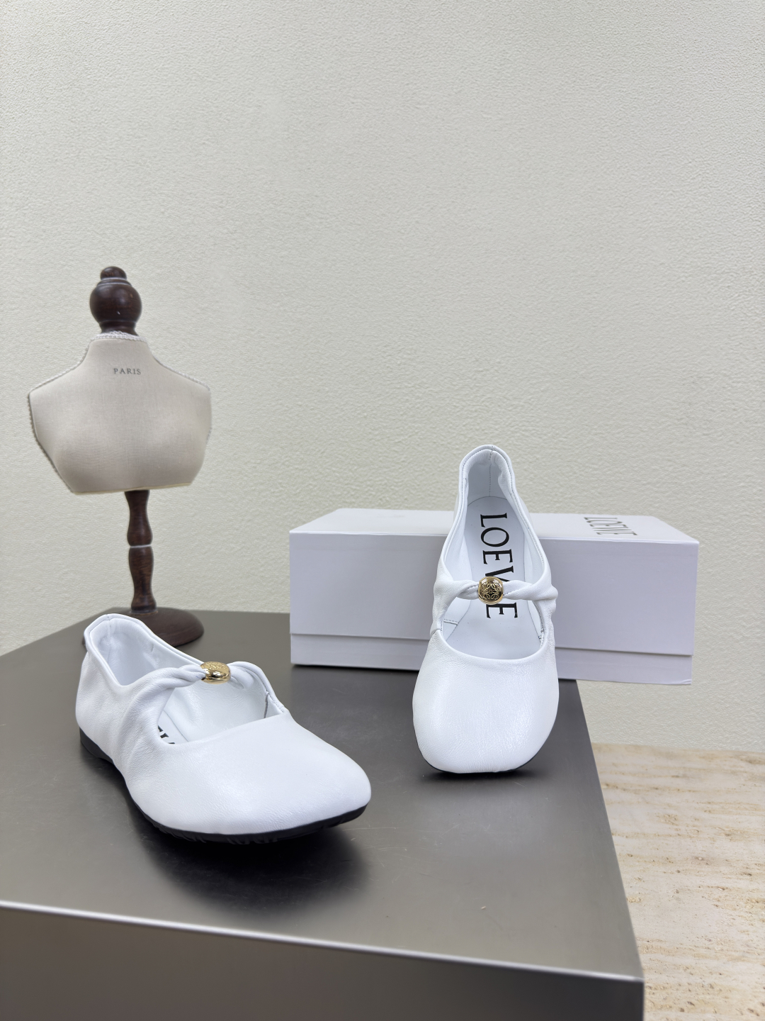 Loewe Mary Jane Shoes: Luxurious Lambskin Beauty for Fall Fashion - 图片 8
