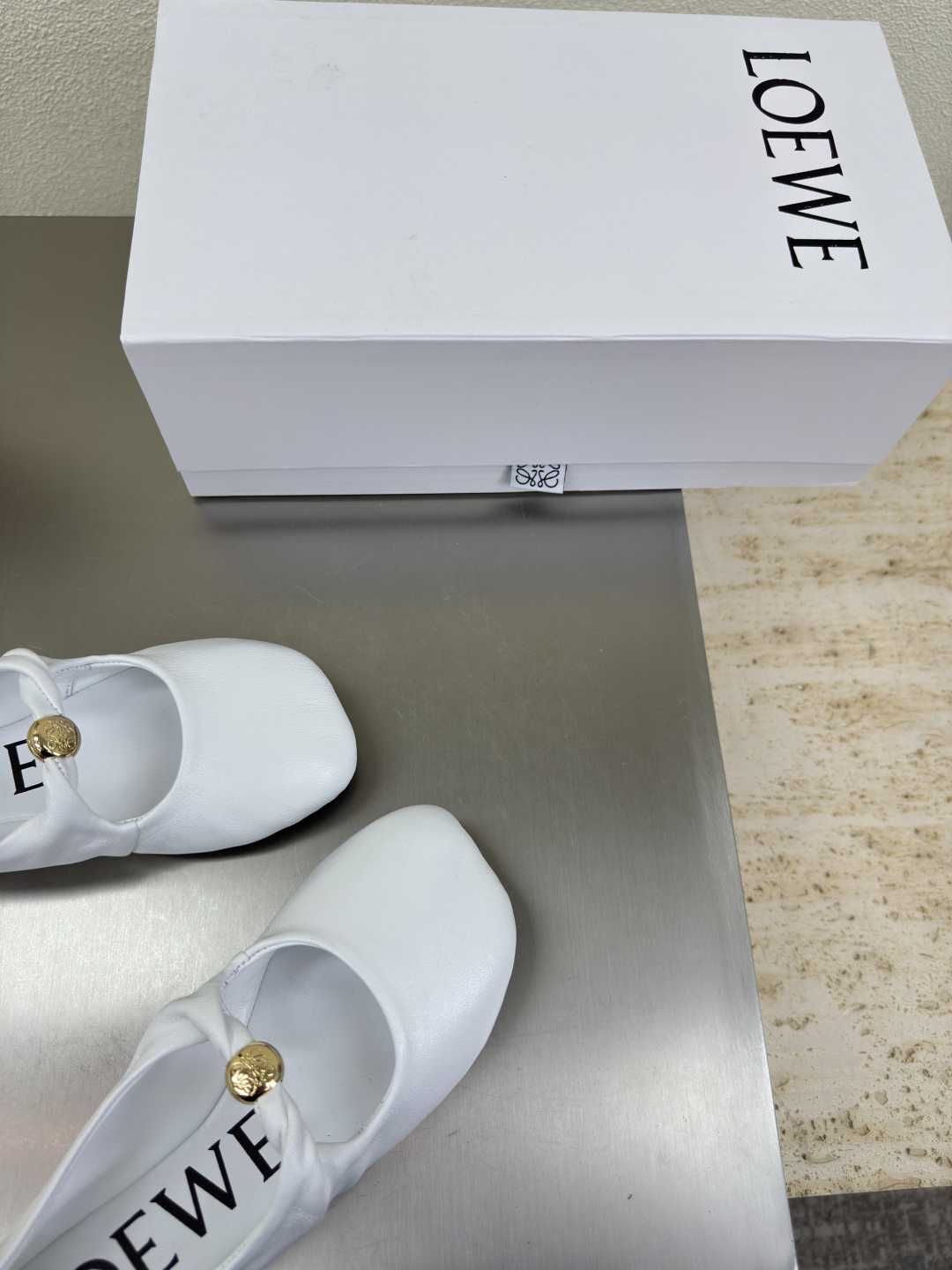 Loewe Mary Jane Shoes: Luxurious Lambskin Beauty for Fall Fashion - 图片 9