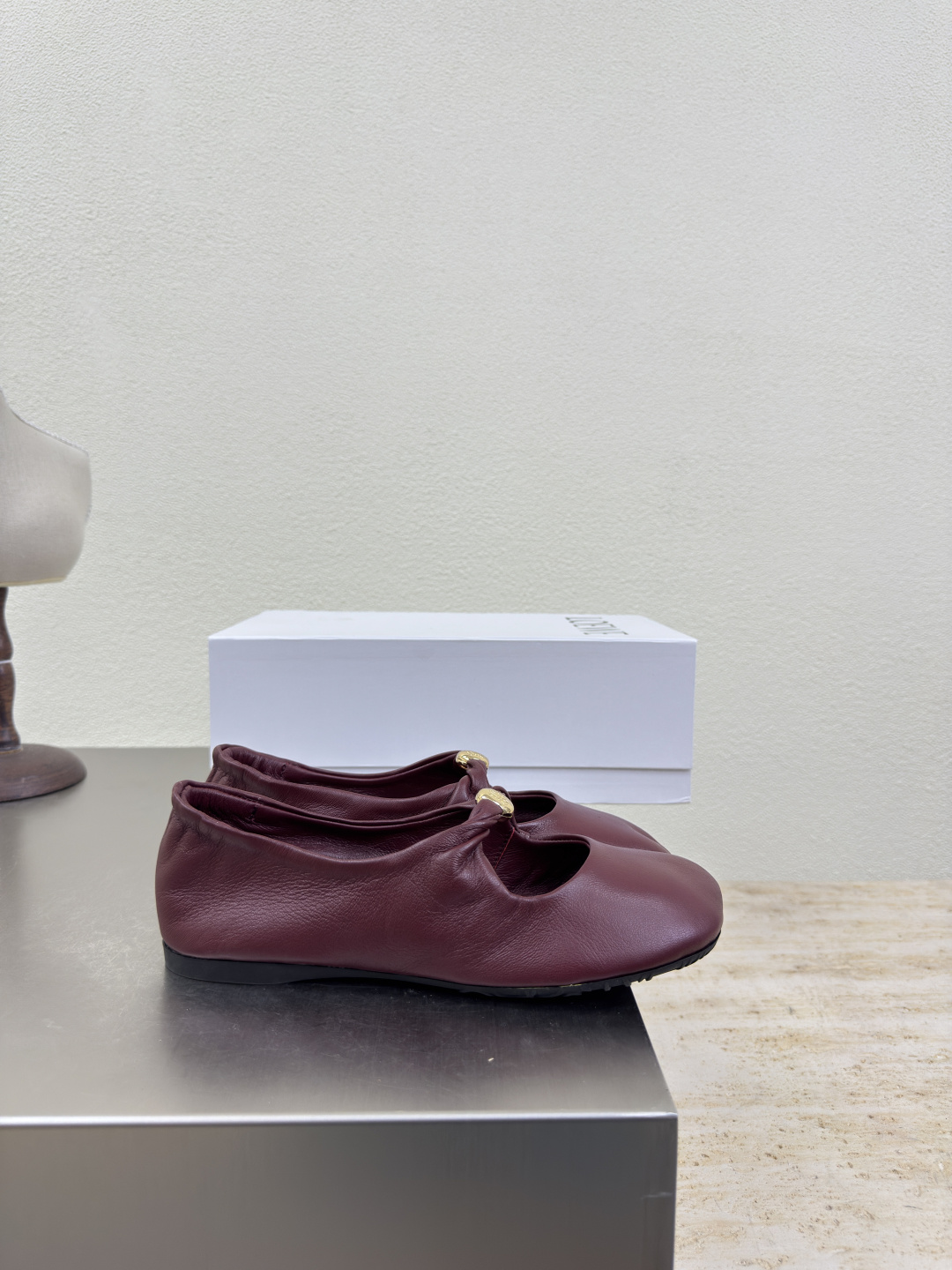 Loewe Mary Jane Shoes: Luxurious Lambskin Beauty for Fall Fashion - 图片 6
