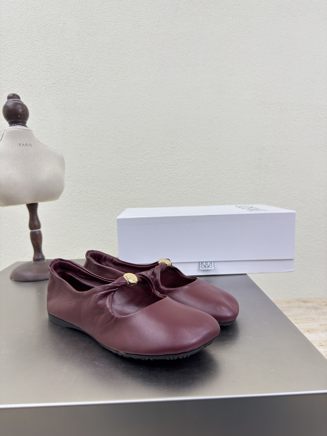 Loewe Mary Jane Shoes: Luxurious Lambskin Beauty for Fall Fashion - 图片 3