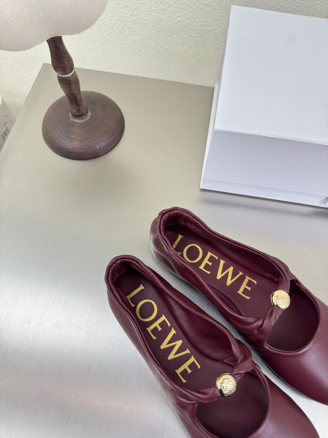 Loewe Mary Jane Shoes: Luxurious Lambskin Beauty for Fall Fashion - 图片 2