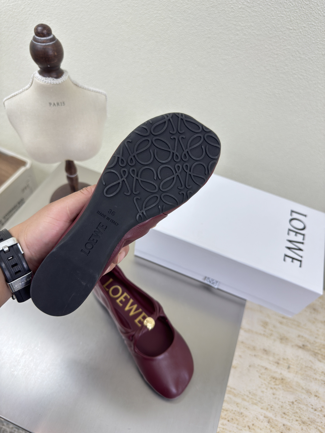 Loewe Mary Jane Shoes: Luxurious Lambskin Beauty for Fall Fashion - 图片 5