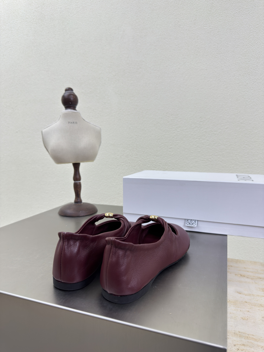 Loewe Mary Jane Shoes: Luxurious Lambskin Beauty for Fall Fashion - 图片 7