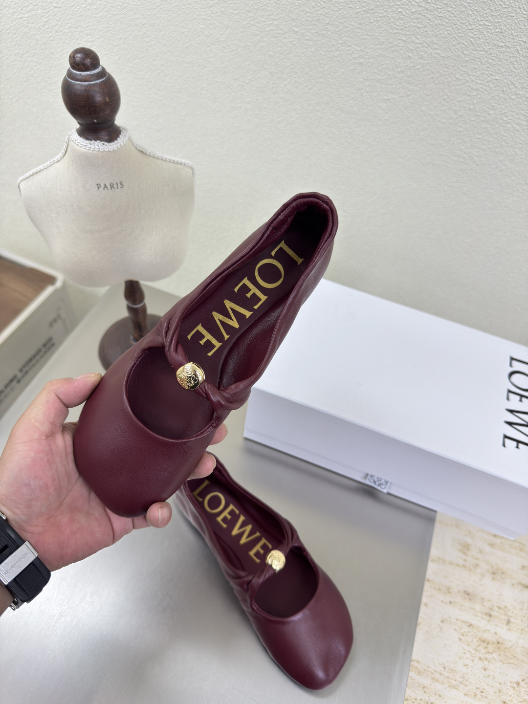 Loewe Mary Jane Shoes: Luxurious Lambskin Beauty for Fall Fashion - 图片 4