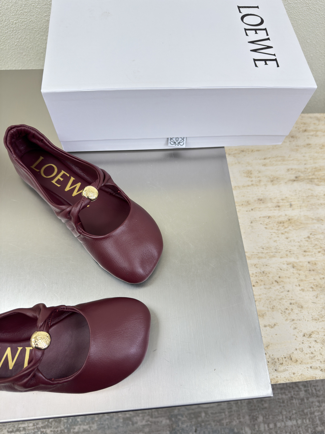 Loewe Mary Jane Shoes: Luxurious Lambskin Beauty for Fall Fashion - 图片 9