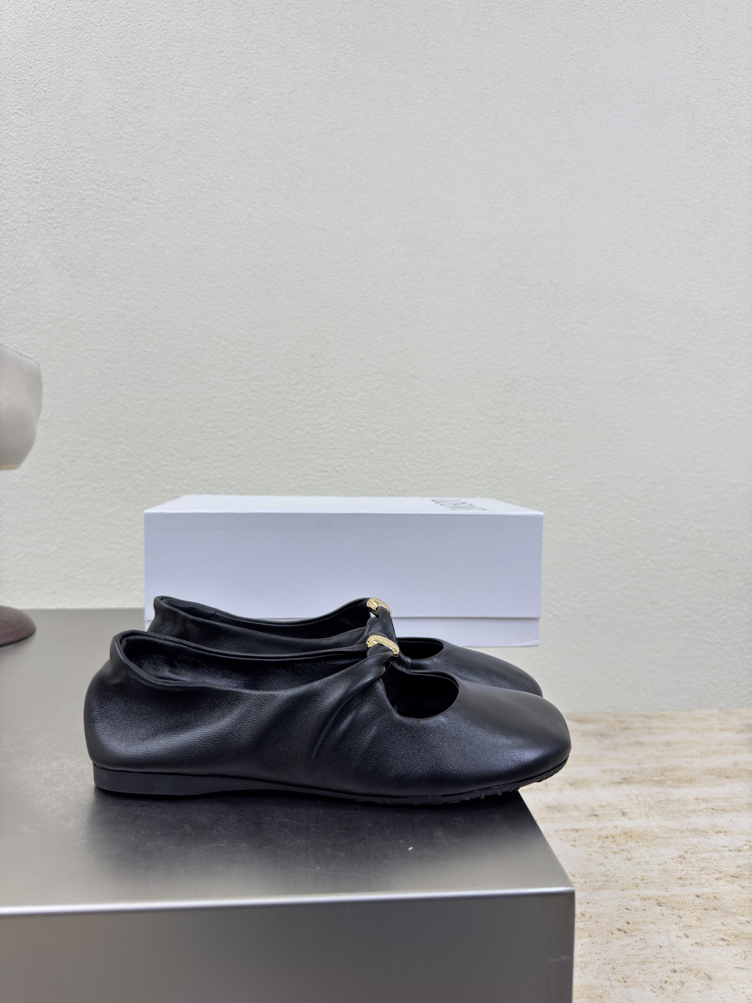 Loewe Mary Jane Shoes: Luxurious Lambskin, Perfect for Wide Feet - 图片 6