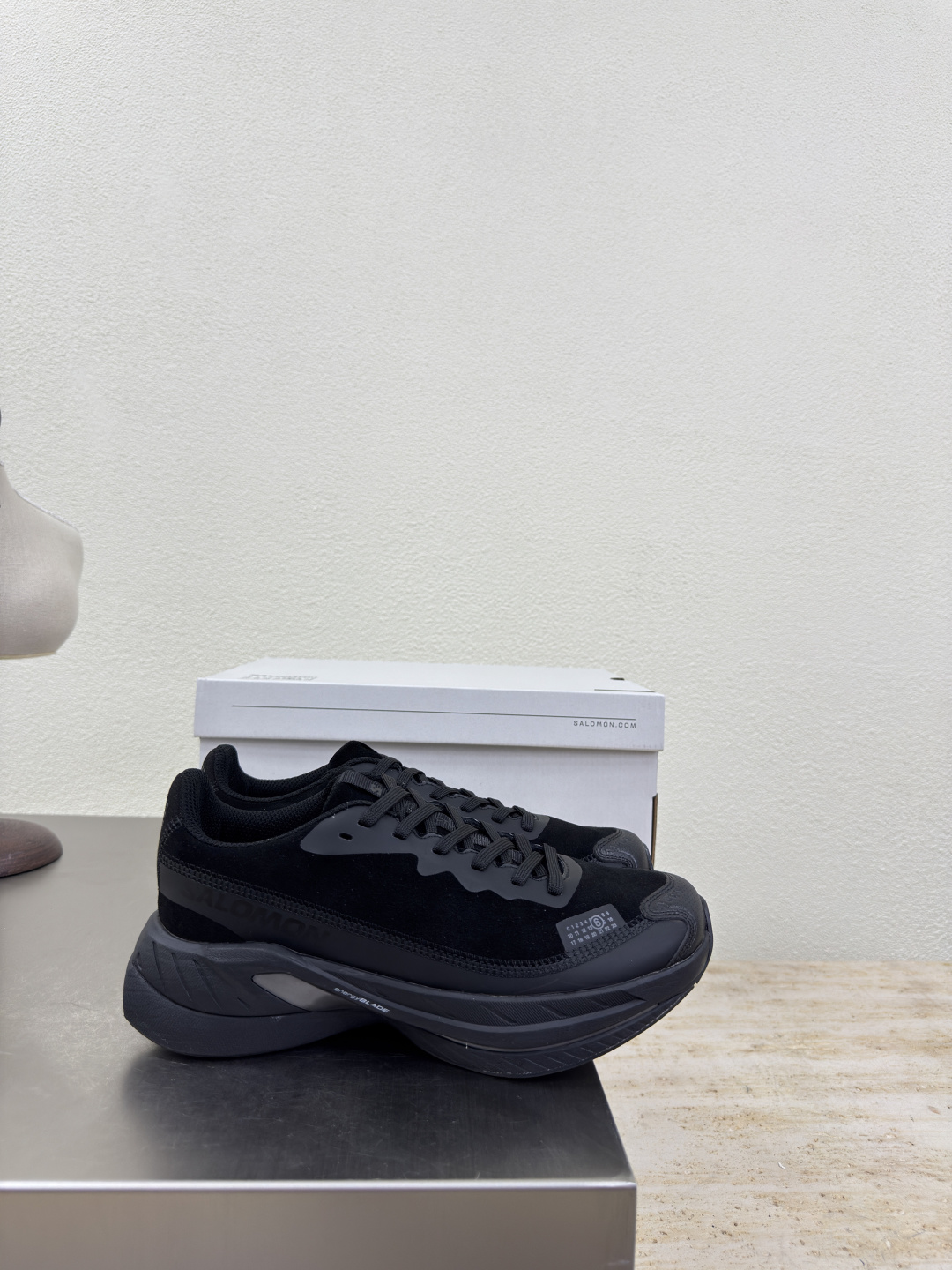 Salomon Leather Sneakers: New Light Series Jogging Shoes on Sale - 图片 1