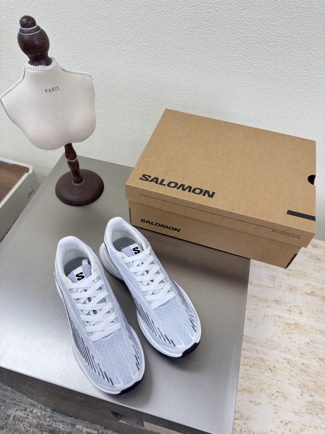 NO:443213,Salomon Lightweight series Jogging shoes Thick-soled flying weaving Salomon sports shoes New product is on sale White men's 10 Salomon's outfit inspiration with both hands~ Men's and women's styles Co-branded sneakers versatile and breathable, equipped with Salomon's advanced technology, a pair of outdoor wear or diverse terrain Original consistent craftsmanship Original consistent outsole Outdoor exploration, set off as you like, a retro low saturation, clean out of the door, fight nature, and gain a pleasant wild fun Benchmarking version The original consistent women's style 35 36 37 38 39 40 (40 customization) Men's style 39 40 41 42 43 44 45 (39 45 customization), casual shoes/sneakers19860909萨洛蒙 轻盈系列 慢跑鞋 厚底飞织  萨洛蒙 运动鞋 新品发售中   白色男10  Salomon穿搭灵感双手奉上~ 男女款 联名运动鞋 百搭透气,搭载Salomon先进技术一双搞定多种户外穿搭or多元地形 原版一致工艺 原版一致大底 户外探索 随心出发 一身复古低饱和,干净出门与自然交手,收获惬意野趣 对标对版 原版一致 女款 35 36 37 38 39 40（40定制） 男款 39 40 41 42 43 44 45（39 45 定制）,休闲鞋/运动鞋,sneakers,Women's Shoes