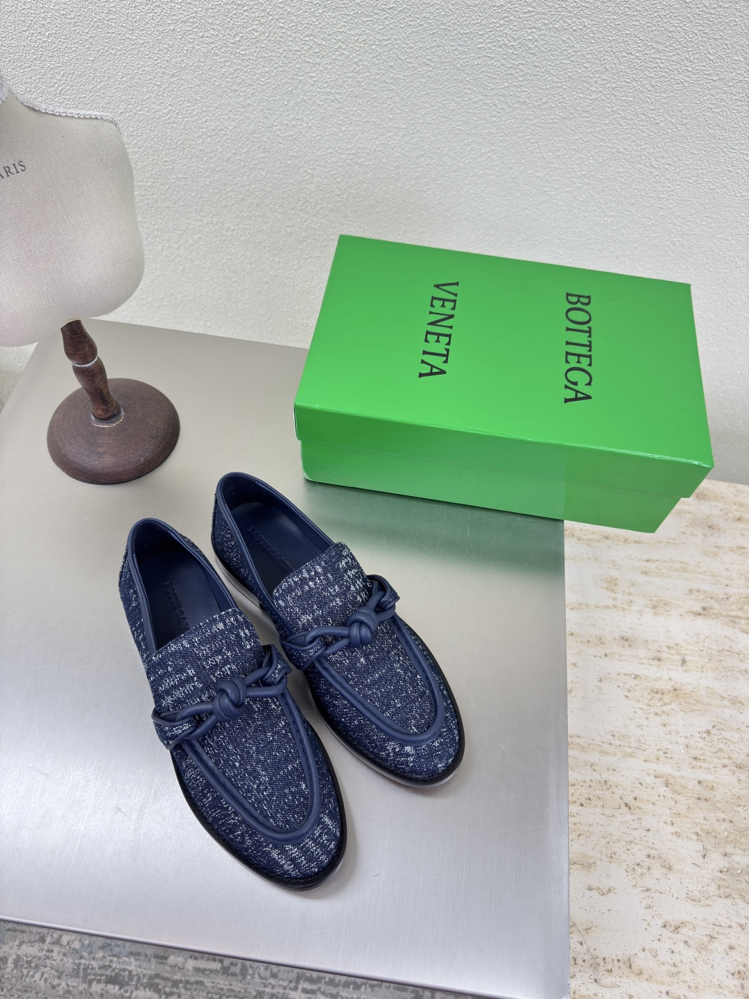 NO:443186,Blue denim wash and make aging leather buckles Single shoes BOTTEGA VENET* Women's Astaire Loves Single shoes Original one-to-one practice Consistent knot rope leather buckles Blue wash and wash cowboy Another trend today Ceiling The most comprehensive color versatile Delicate flat sole Wrap fabric Same color heel leather Carefully designed Never sloppy Waiting comfortable ————————————————————————————————————————————————————————————————————————————————————————————————————————————————————————————————————————————————————————————————————————————————————————————————————————————————————————————————————————————————————————————————————————————————————————————————————————————————————————————————————————————————————————————————————————————————————————————————————————————————————————  Easy to rebound and not deformed Flat-soled series Package fabric crafts Italian computer needle truck with upper line fine workmanship Select original packaging 35 36 37 38 39 40 41 42 (40 41 42 Customized), loafers, bottega veneta, loafers, sheepskin, Leather soles19860909蓝色牛仔 洗水做旧 皮扣 款单鞋 BOTTEGA VENET* 女士Astaire乐福 单鞋 原版一比一做法 一致结绳皮扣 蓝色洗水牛仔 当今流行的又一趋势 天花板啦 最全色百搭 精致平底 包裹面料 同色跟皮 用心设计 绝不马虎 耐穿舒适 —————————————— 鞋面材质选用同原版洗水做旧 牛仔布  材质柔软顺滑 手工缝制后拉链开合设计 性感舒适 手工缝制工艺 垫脚内里选用羊皮内里舒适高端 打钉大底选用原版开模 一致真皮大底  对标对版 选用原版包装 鞋子布袋采用印胶logo工艺 市场最高端 采用热熔胶定型鞋头 后跟 易回弹不变形 平底 系列 包面料工艺 鞋面车线选用意大利电脑针车 做工精细 选用原版包装  35 36 37 38 39 40 41 42（40 41 42 定制）,乐福鞋,bottega veneta,loafers,sheepskin,Leather soles,Women's Shoes