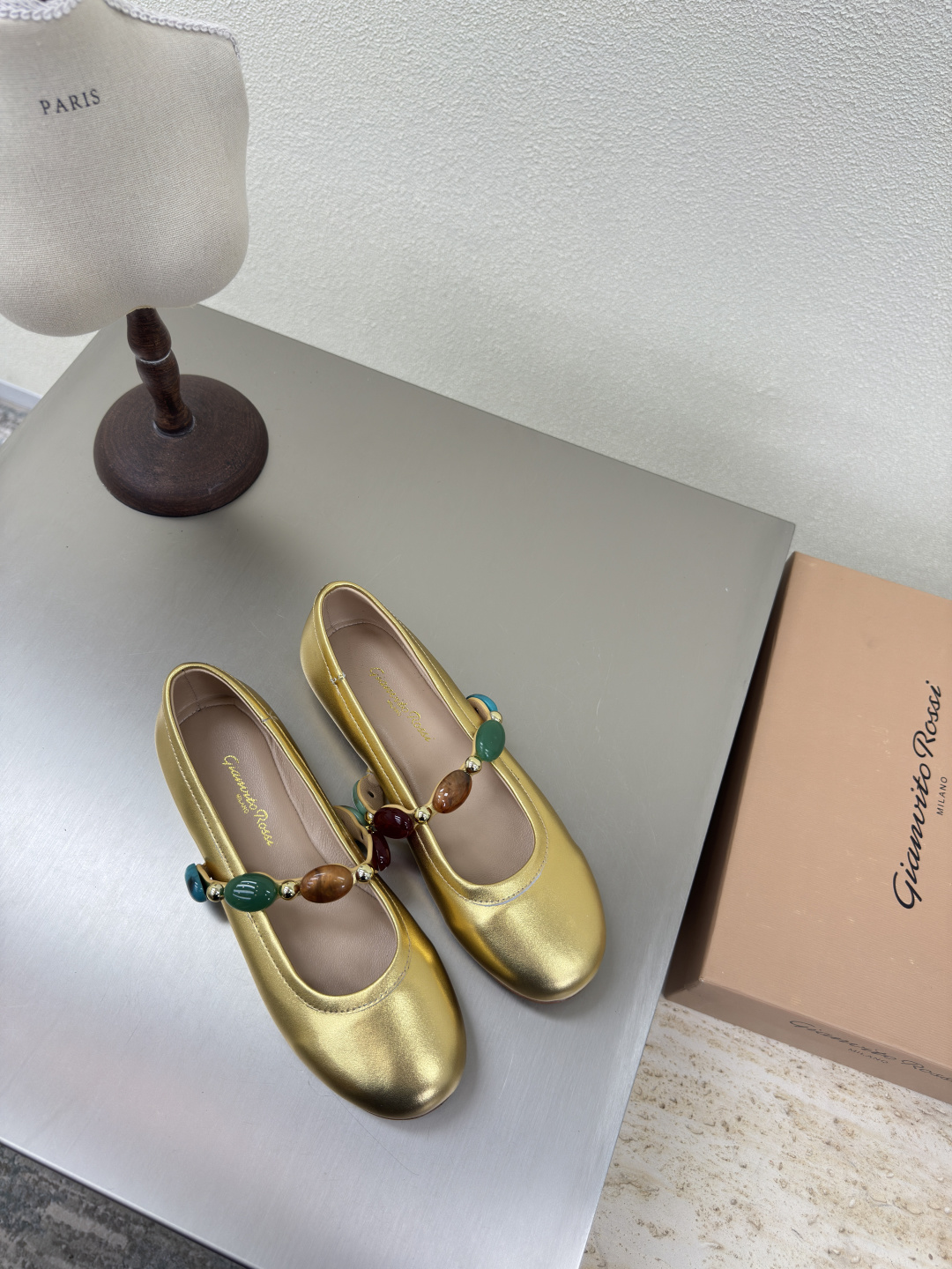 NO:444400,Boho style flat shoes Gianvito Rossi Gold apricot color Super versatile item Fabric lambskin Inner lambskin Outsole Italian leather outsole Gem decorative ballet shoes Size 35 36 37 38 39 40 41 (40 41 custom made), ballet shoes, flats, sheepskin, Leather soles19860909波西米亚风 平底鞋 GianvitoRossi吉安维托罗西 金色 杏色 超级百搭的一款单品 面料小羊皮 内里 选用小羊皮 大底意大利真皮大底  宝石装饰芭蕾舞鞋 码数 35 36 37 38 39 40 41（40 41定做）,芭蕾舞鞋,flats,sheepskin,Leather soles,Women's Shoes