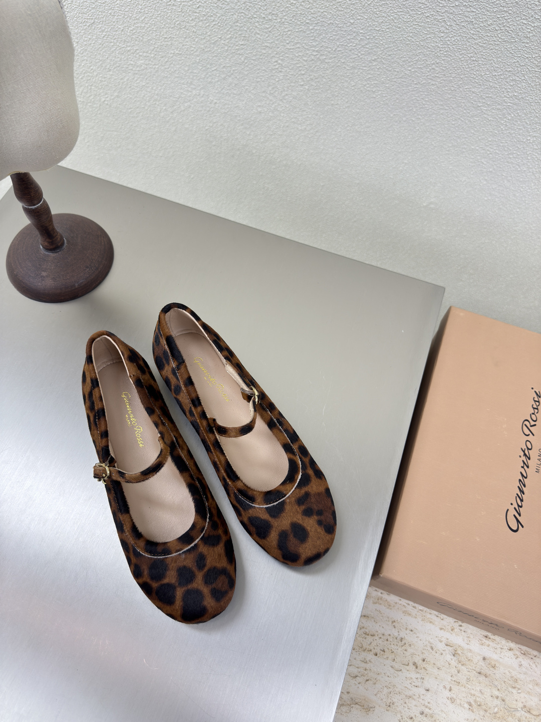 NO:444418,Boho style flat shoes Gianvito Rossi leopard print horse fur pp grass material Super versatile item Fabric lambskin inner lambskin outsole Italian leather outsole Small hardware brand logo Decorative ballet shoes Size 35 36 37 38 39 40 41 (40 41 custom made), ballet shoes, flats, sheepskin, Leather soles19860909波西米亚风 平底鞋 GianvitoRossi吉安维托罗西 豹纹马毛皮 pp草材质 超级百搭的一款单品 面料小羊皮 内里 选用小羊皮 大底意大利真皮大底  小五金品牌logo 装饰芭蕾舞鞋 码数 35 36 37 38 39 40 41（40 41定做）,芭蕾舞鞋,flats,sheepskin,Leather soles,Women's Shoes