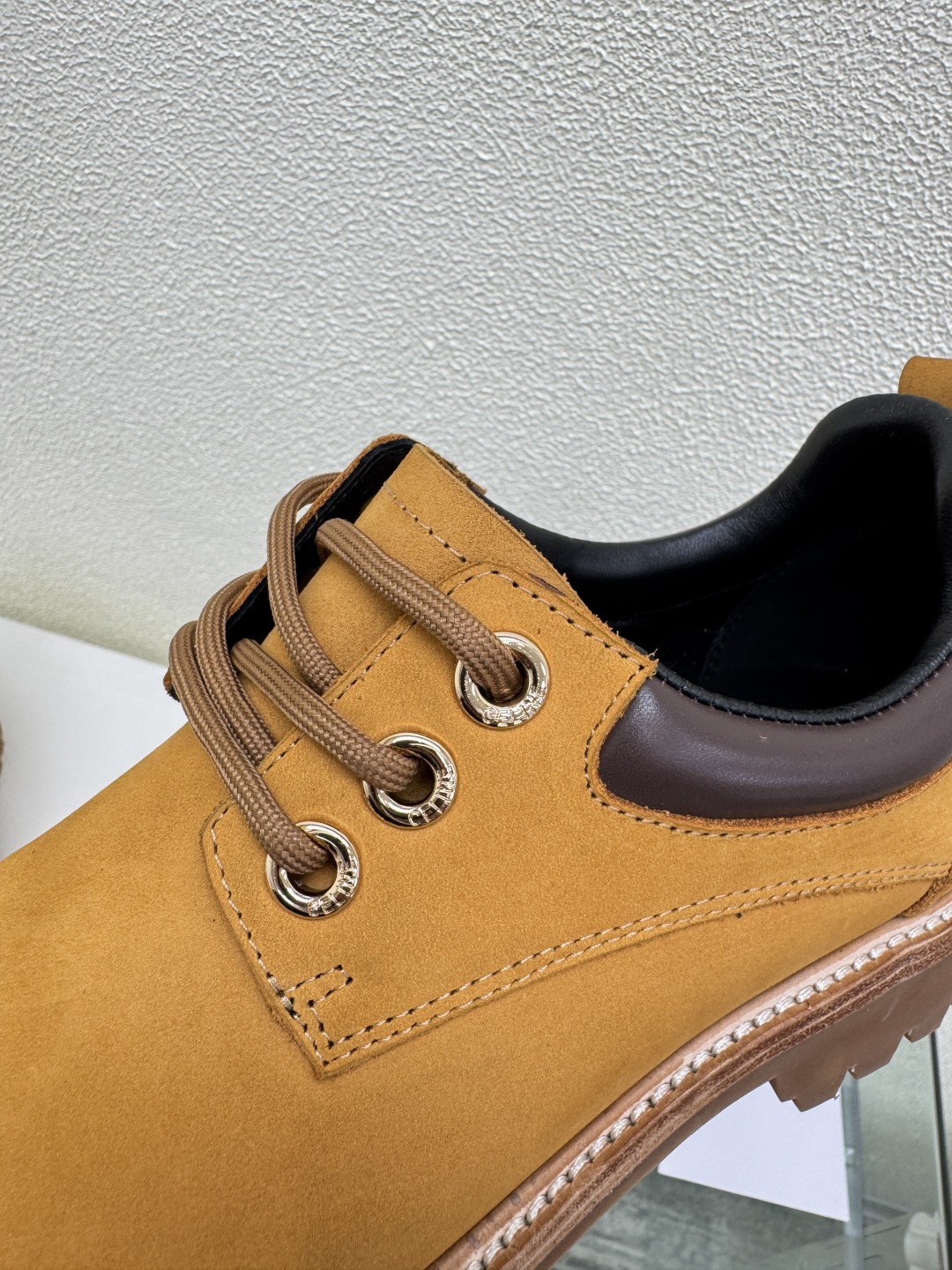 CELINE Khaki P744 Mountain Climbing Shoes: High-Quality Design for Couples - 图片 7