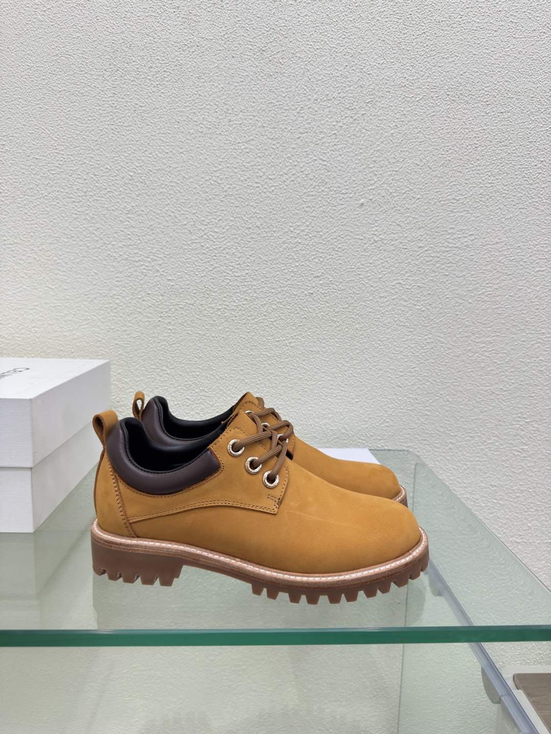 CELINE Khaki P744 Mountain Climbing Shoes: High-Quality Design for Couples - 图片 3