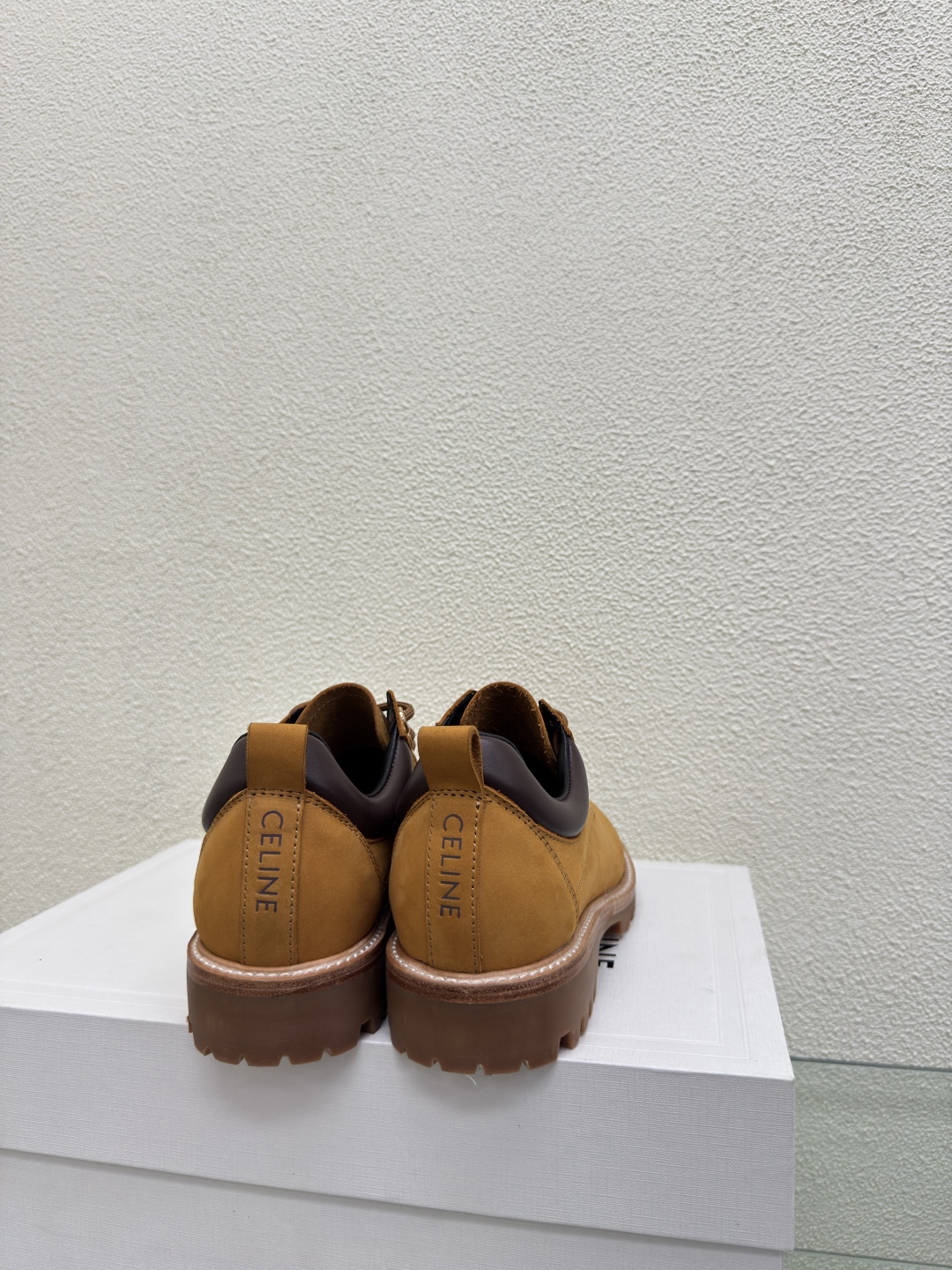 CELINE Khaki P744 Mountain Climbing Shoes: High-Quality Design for Couples - 图片 6