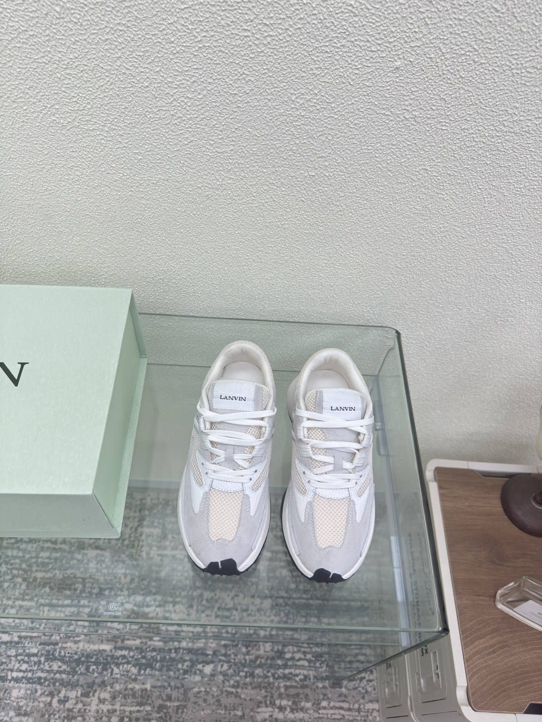 NO:459625,Langfan LANVIN full color running version beige fabric ox reverse velvet leather matching fabric sheepskin footbed TPU leather outsole cloth brand logo A very clean dad shoes with very unique shape but surprisingly good footing effect. The pose is very good. All colors are the same as men and women 35 36 37 38 39 41 41 42 43 44 45, casual shoes/sports shoes, sneakers, sheepskin, Leather soles19860909浪凡LANVIN 全色齐 跑量版本 米白 面料 牛反绒皮 搭配 织物 羊皮垫脚 TPU 真皮大底 布标品牌logo 很干净的一款老爹鞋 造型非常独特 但上脚效果却出奇的好 摆拍非常出片 全色都有 男女同款 35 36 37 38 39 41 41 42 43 44 45,休闲鞋/运动鞋,sneakers,sheepskin,Leather soles,Women's Shoes