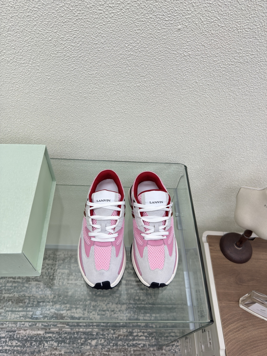 NO:459631,Langfan LANVIN full color running version Pink fabric ox reverse velvet leather Matching fabric sheepskin footbed TPU genuine leather outsole cloth brand logo A very clean dad shoes with very unique shape but surprisingly good footing effect. The pose is very good. All colors are the same as men and women 35 36 37 38 39 41 41 42 43 44 45, casual shoes/sports shoes, sneakers, sheepskin, Leather soles19860909浪凡LANVIN 全色齐 跑量版本 粉色 面料 牛反绒皮 搭配 织物 羊皮垫脚 TPU 真皮大底 布标品牌logo 很干净的一款老爹鞋 造型非常独特 但上脚效果却出奇的好 摆拍非常出片 全色都有 男女同款 35 36 37 38 39 41 41 42 43 44 45,休闲鞋/运动鞋,sneakers,sheepskin,Leather soles,Women's Shoes